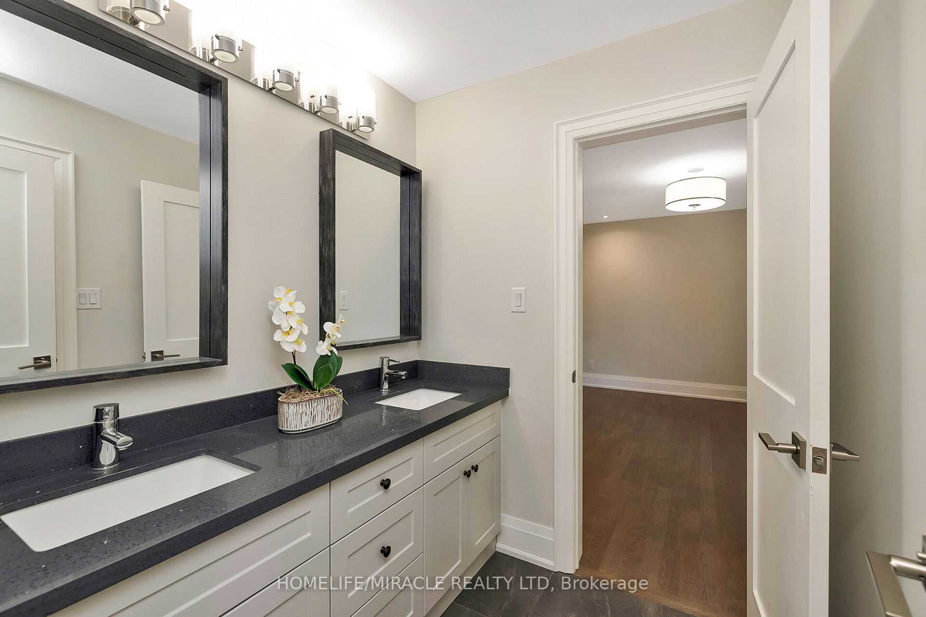 2068 Mississauga Road