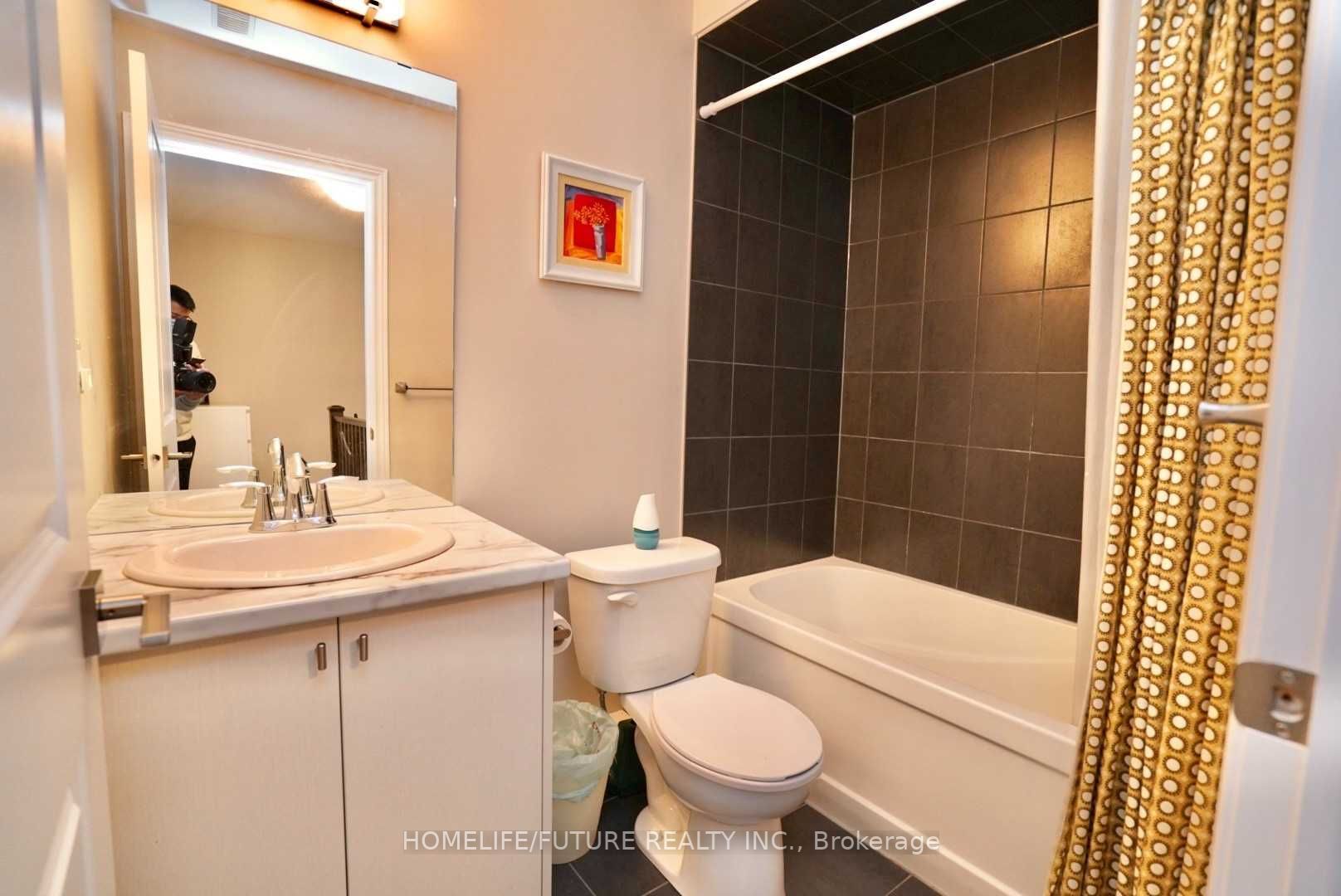 445 Ontario St S, #70