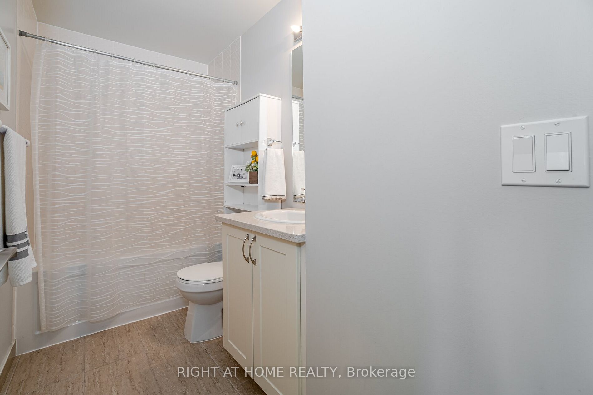 339 Rathburn Rd W, #717