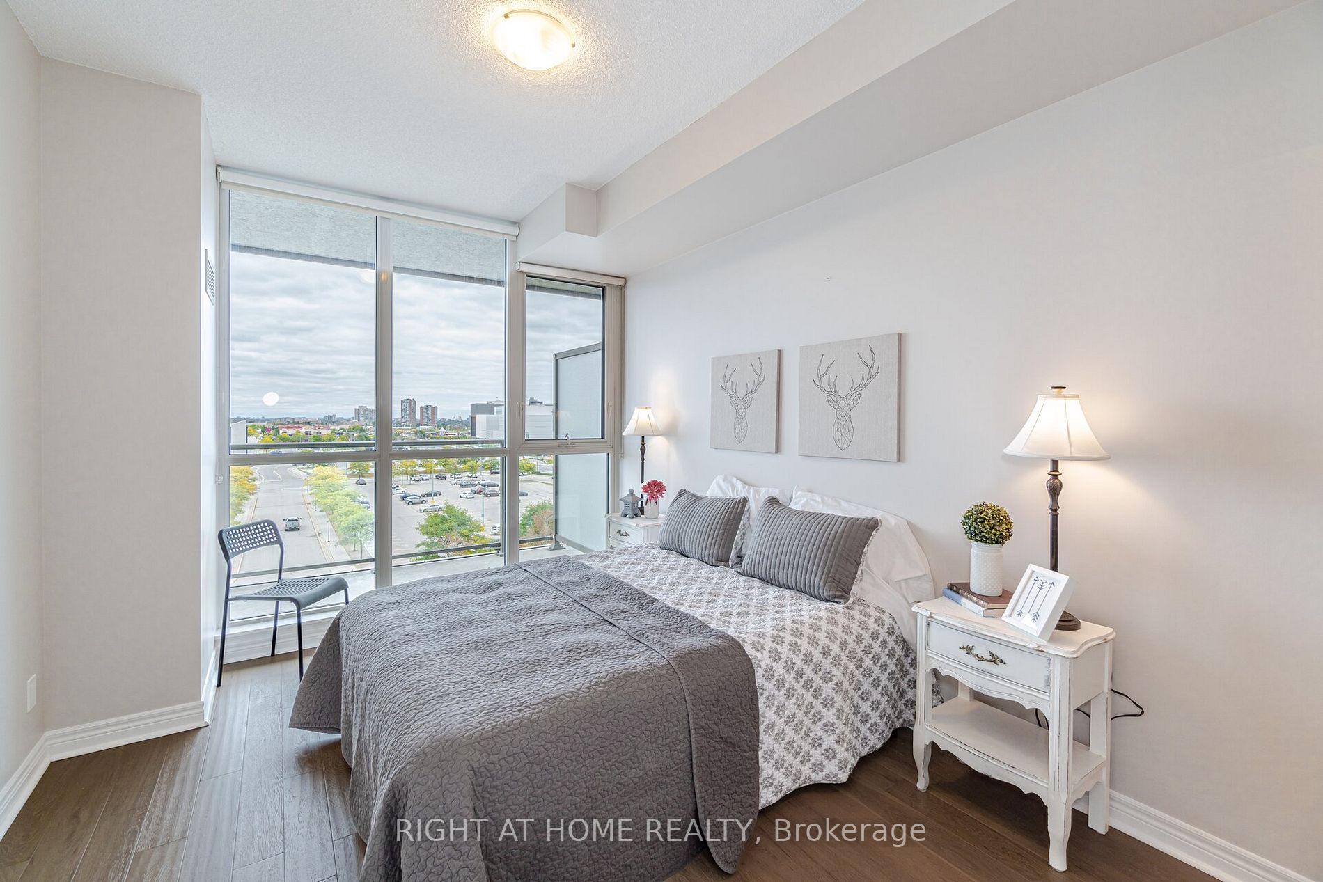339 Rathburn Rd W, #717