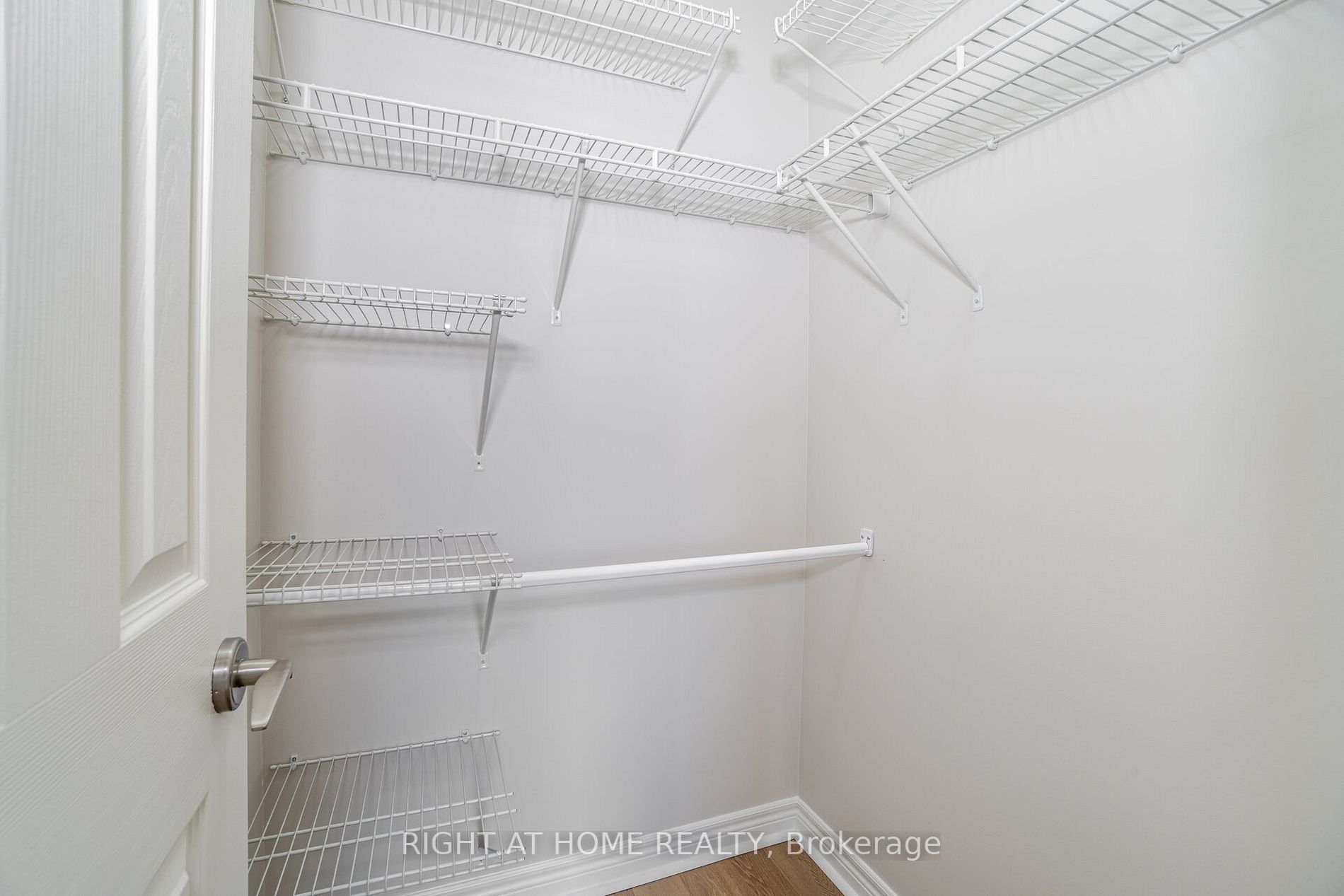 339 Rathburn Rd W, #717