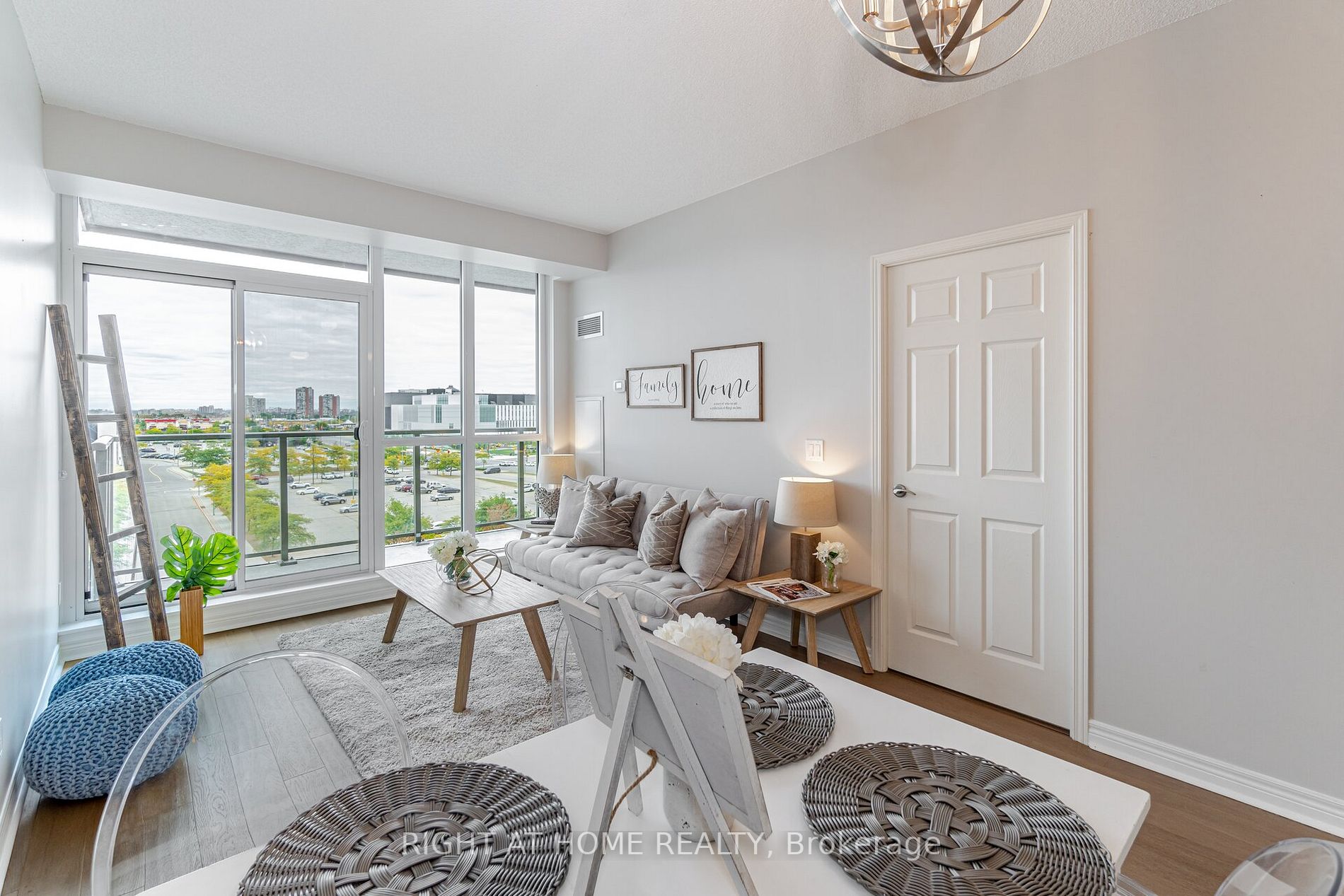 339 Rathburn Rd W, #717
