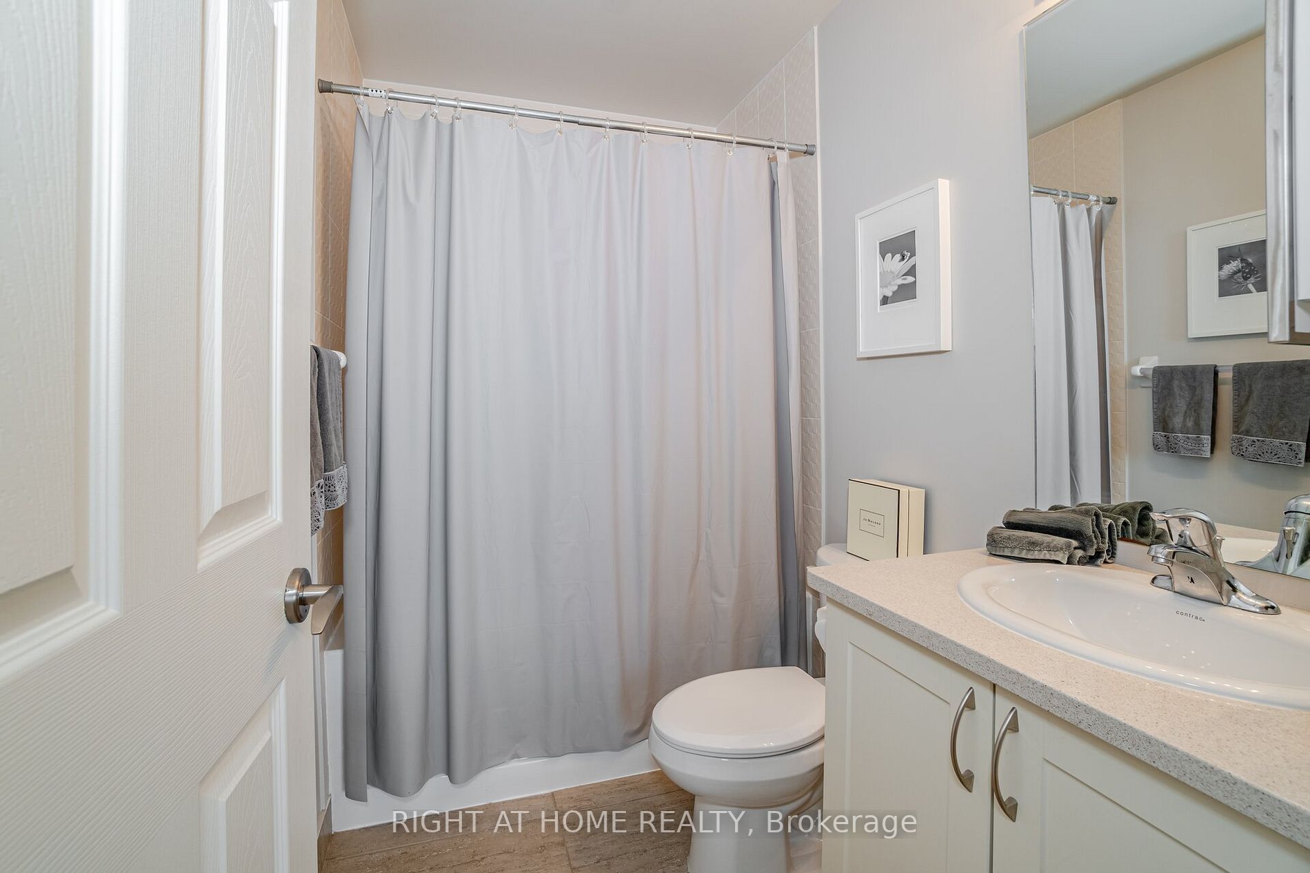 339 Rathburn Rd W, #717