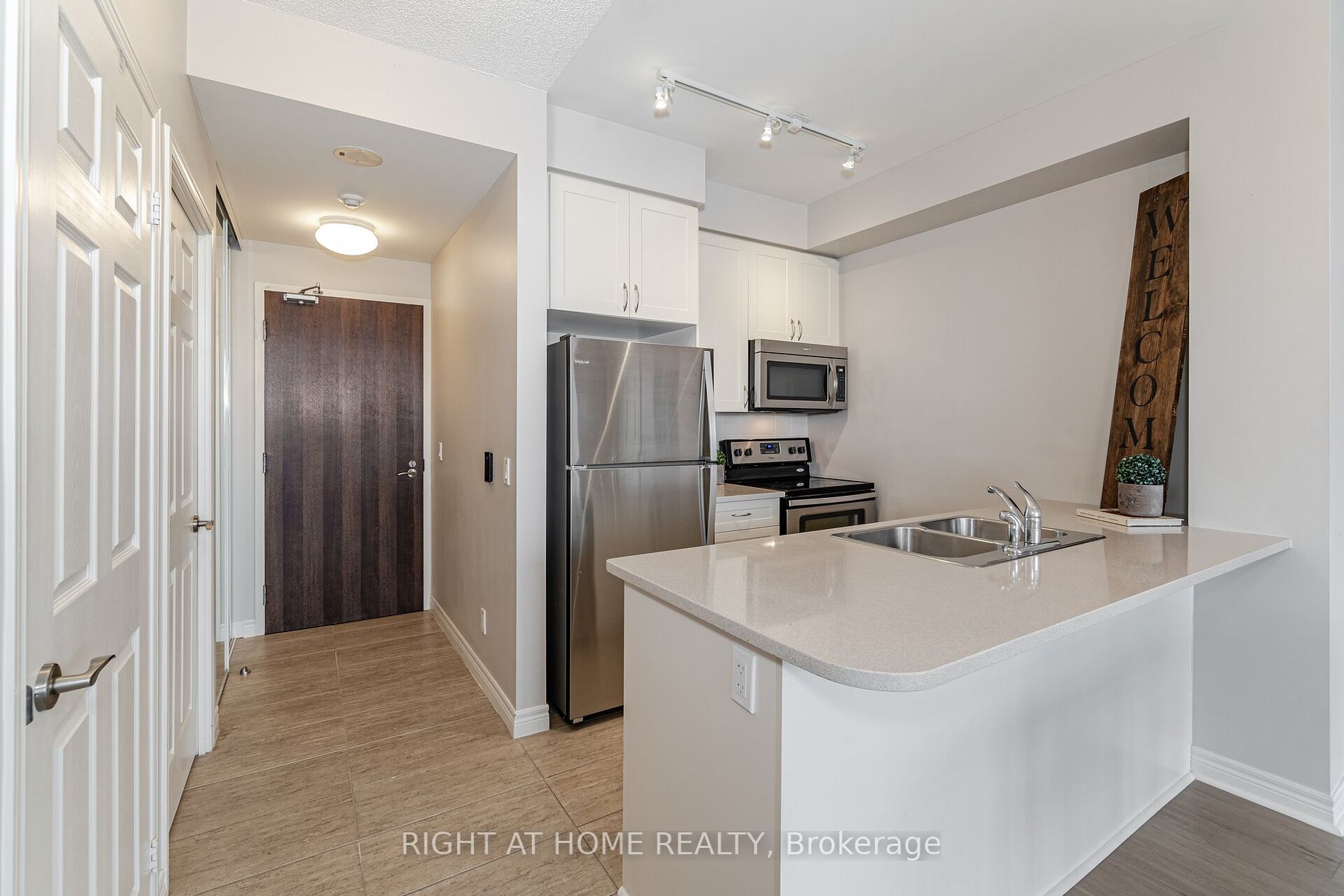 339 Rathburn Rd W, #717