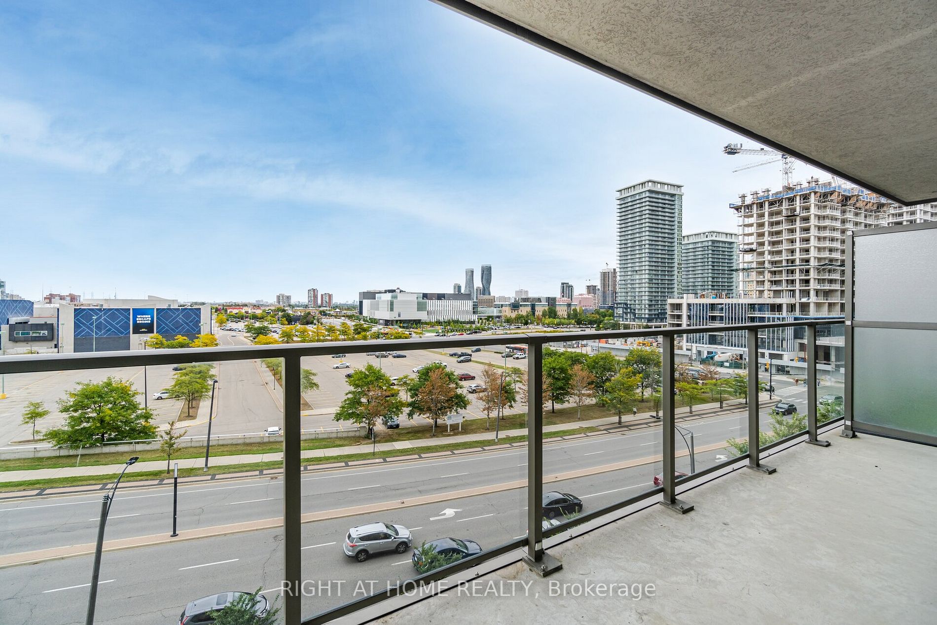 339 Rathburn Rd W, #717