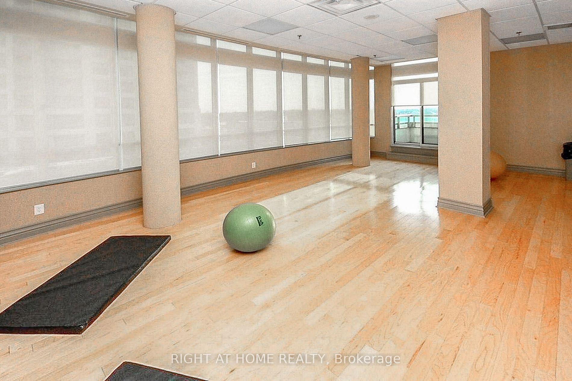 339 Rathburn Rd W, #717