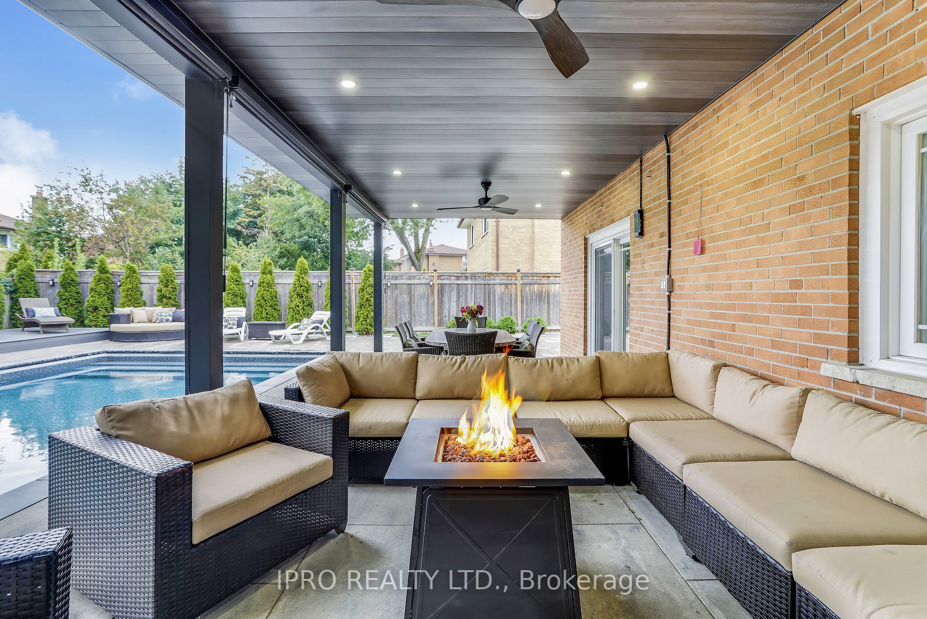 3484 Riverspray Cres