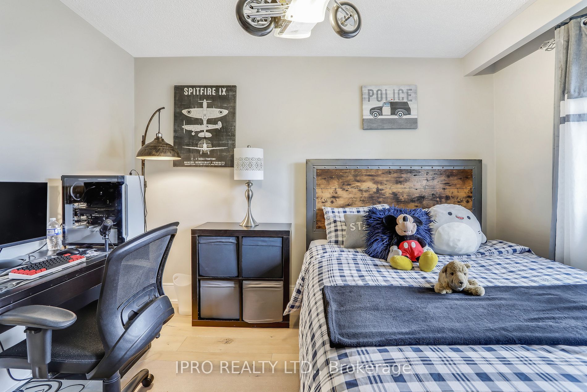 3484 Riverspray Cres
