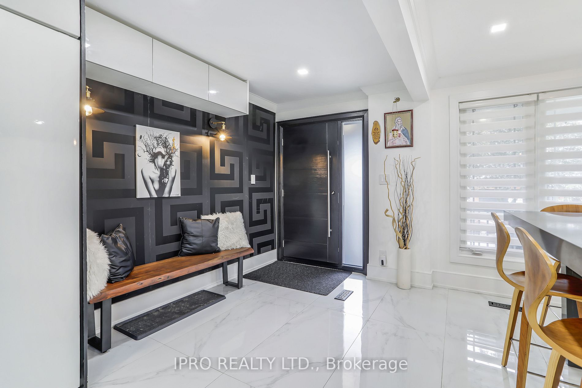 3484 Riverspray Cres