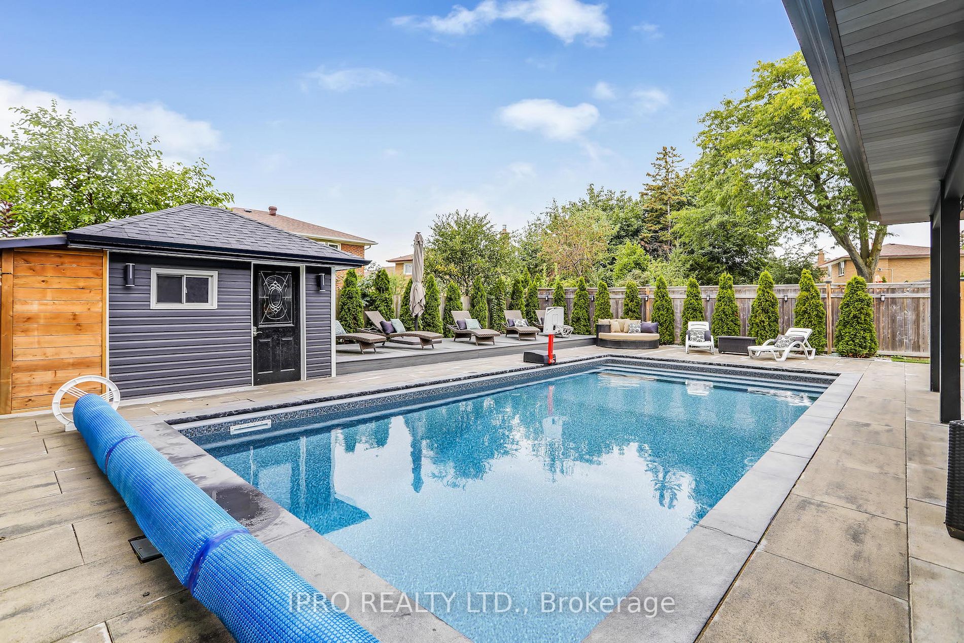 3484 Riverspray Cres