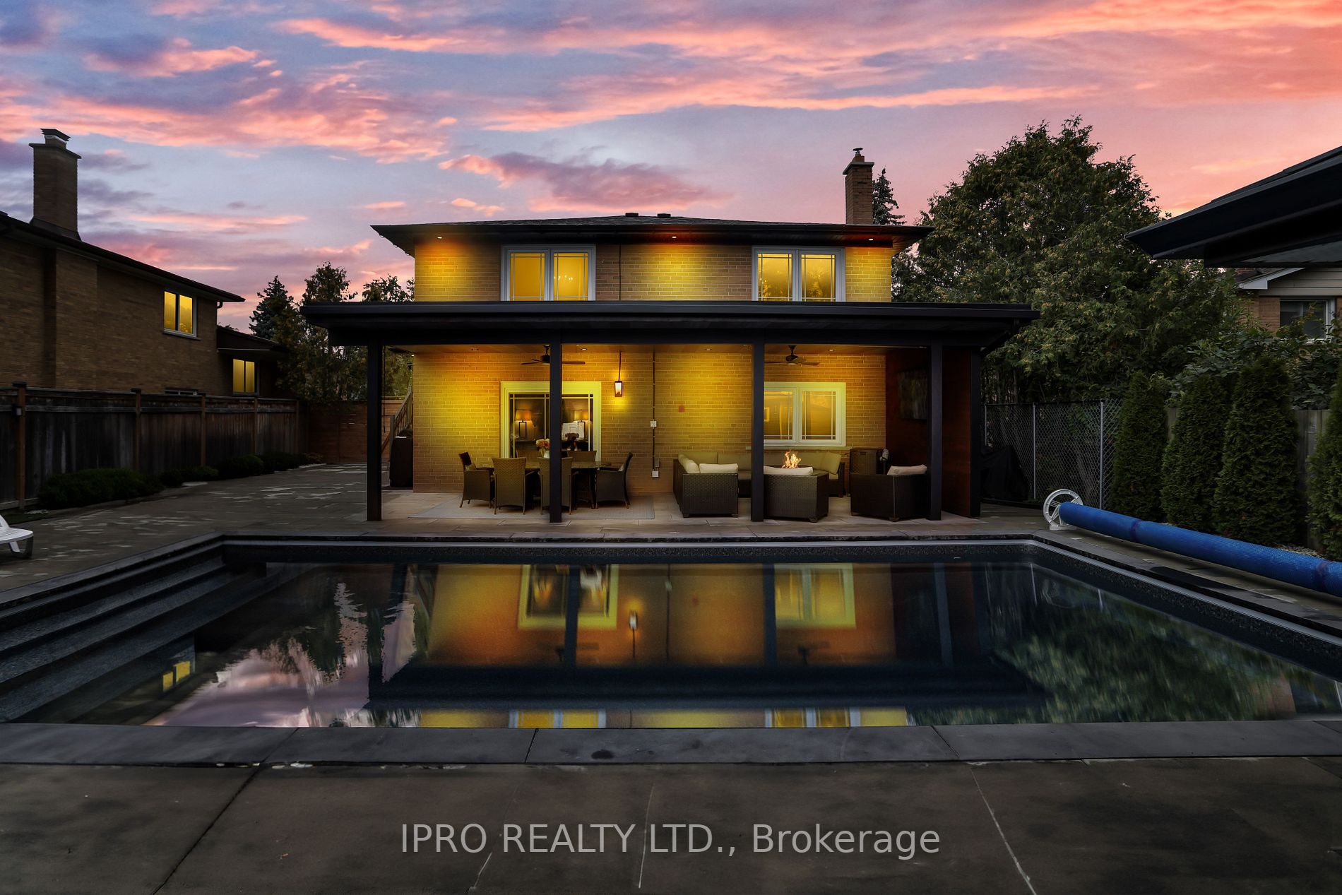 3484 Riverspray Cres