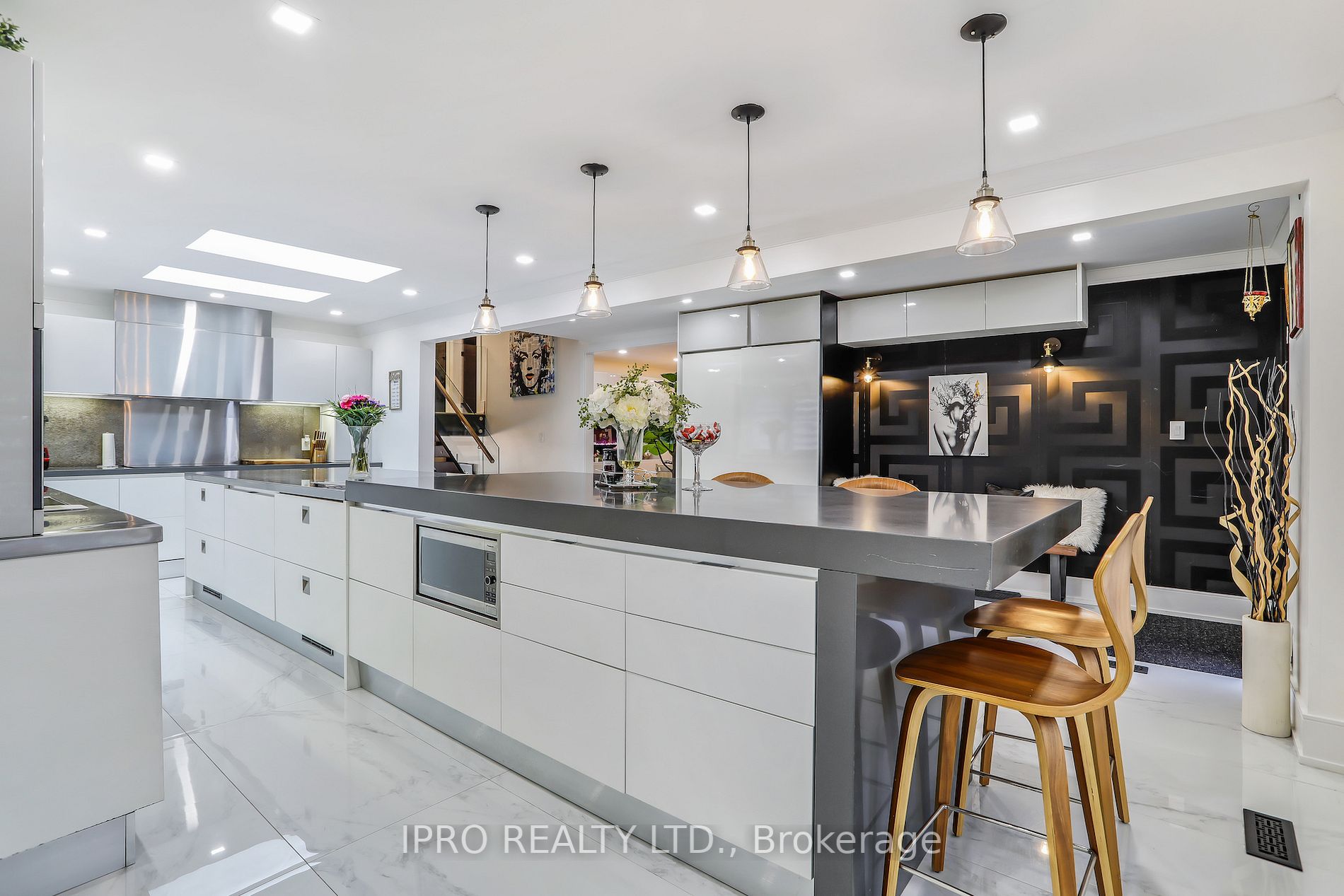 3484 Riverspray Cres