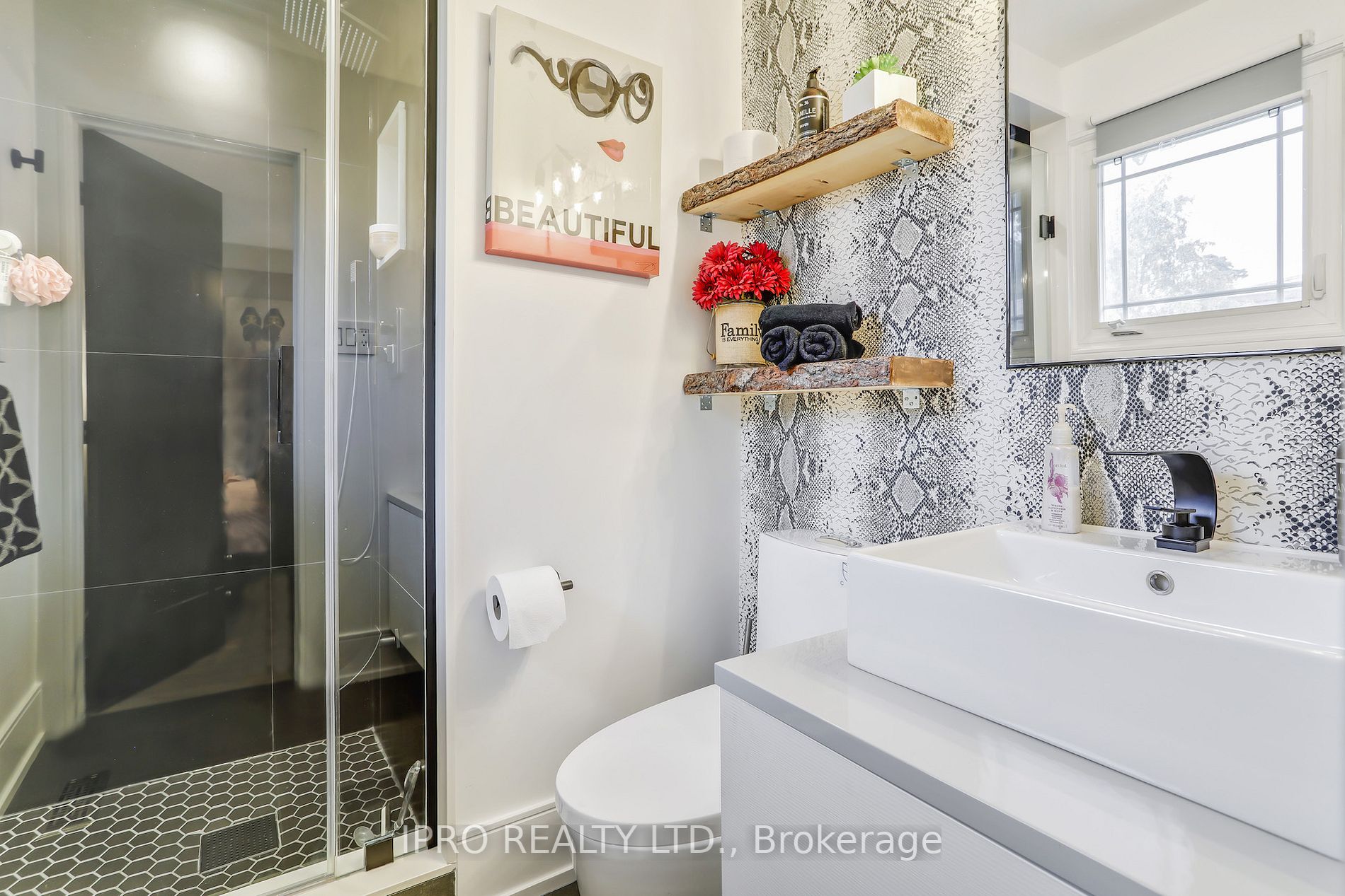 3484 Riverspray Cres
