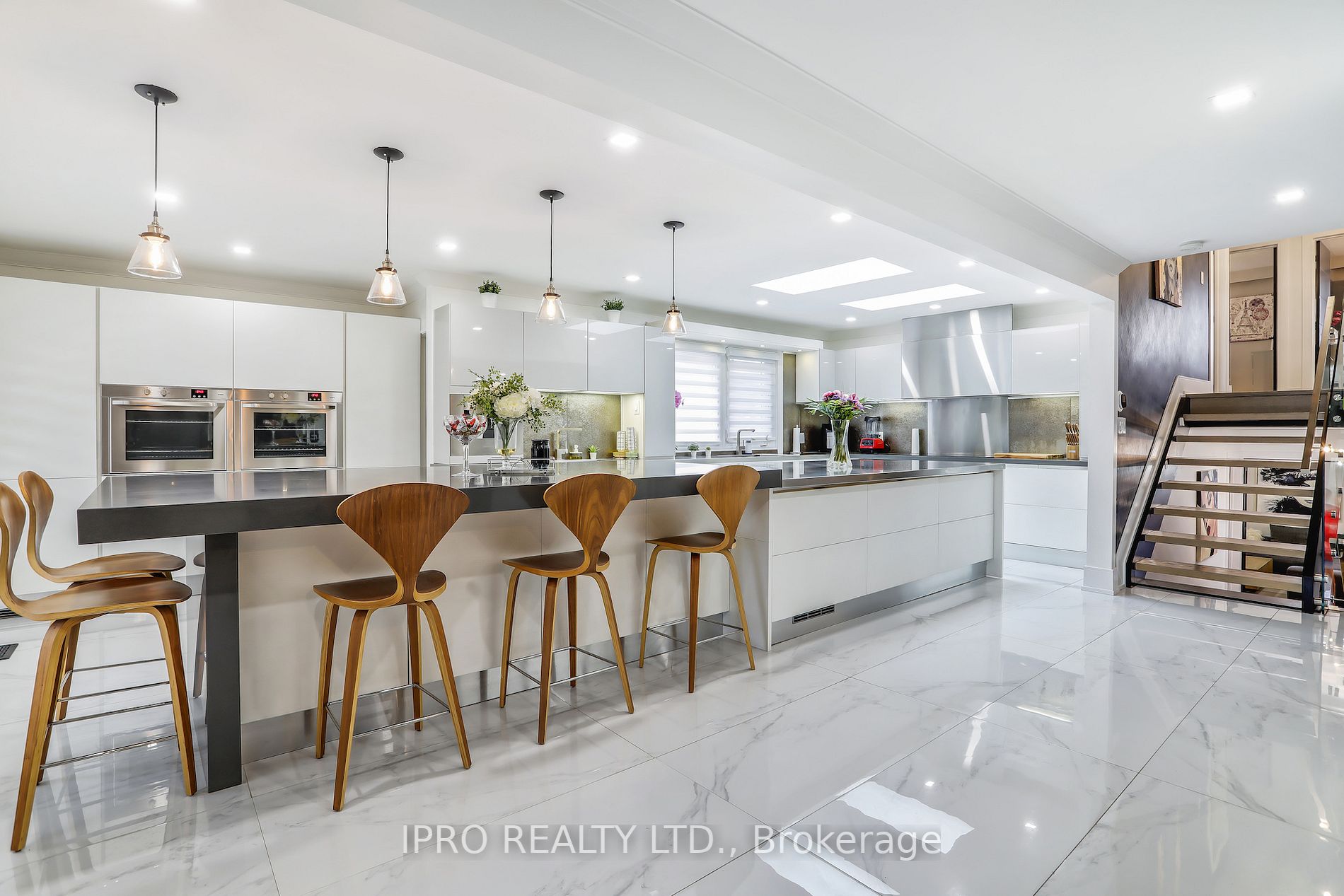 3484 Riverspray Cres