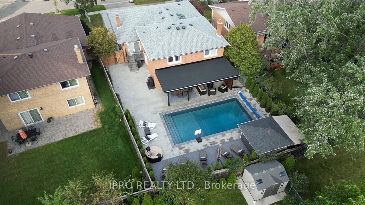3484 Riverspray Cres