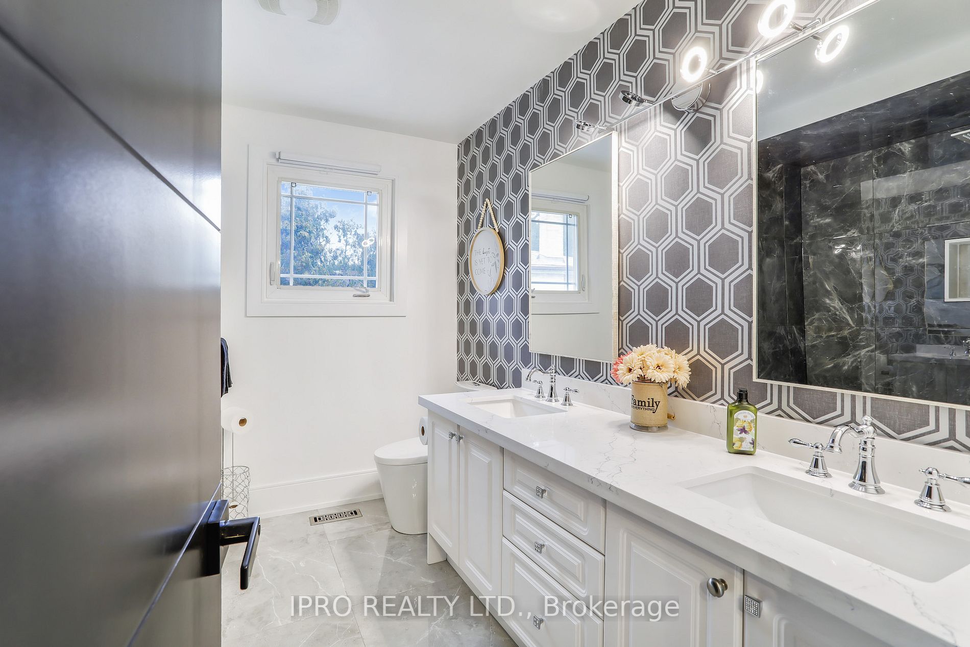 3484 Riverspray Cres