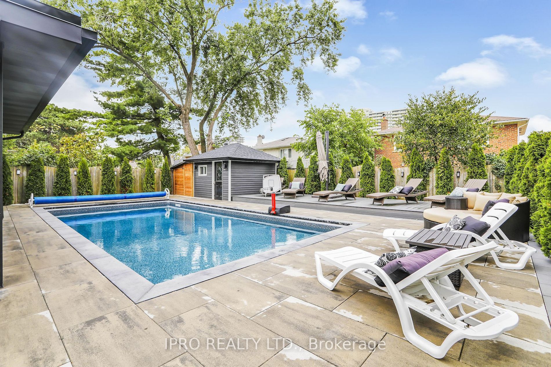 3484 Riverspray Cres