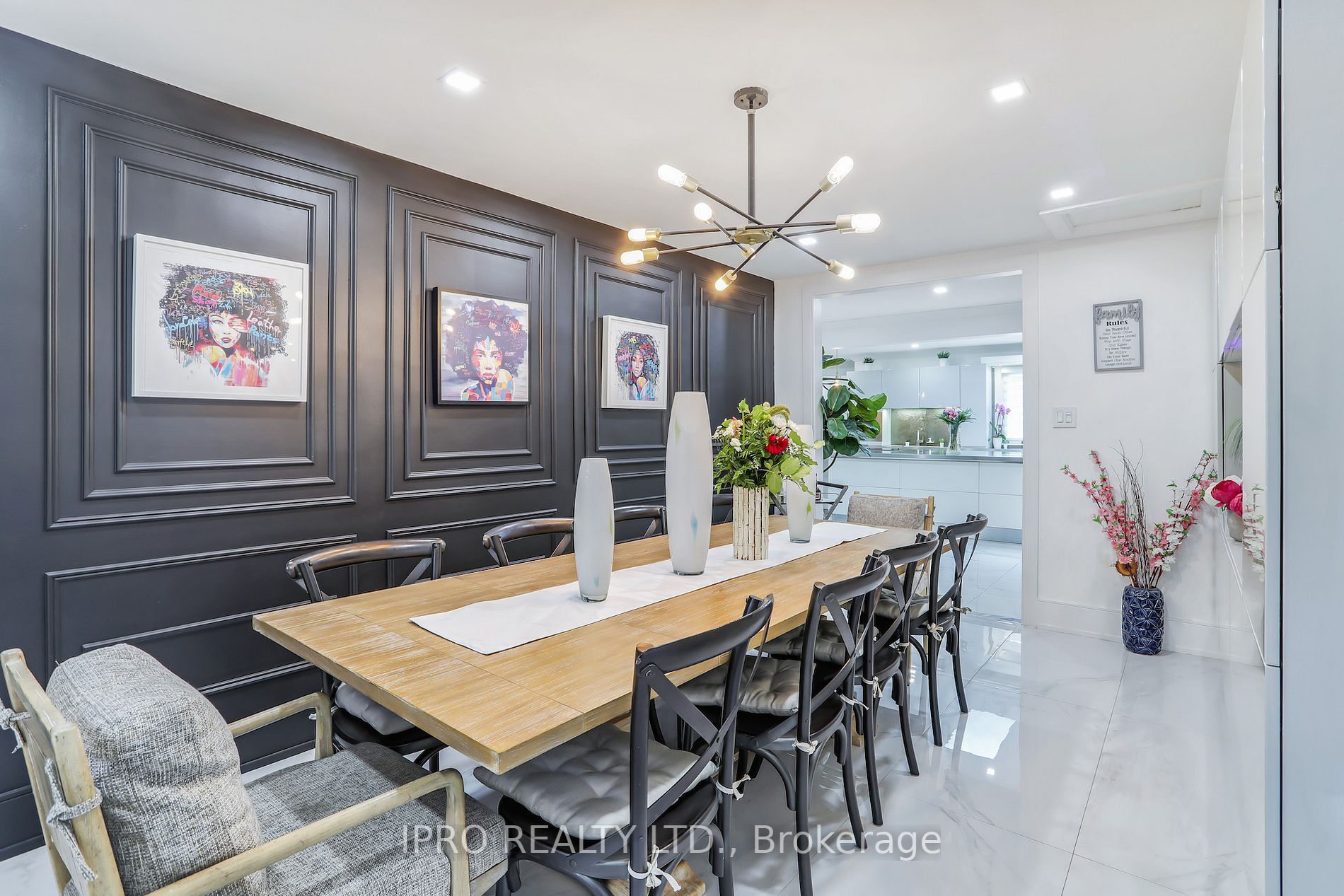 3484 Riverspray Cres