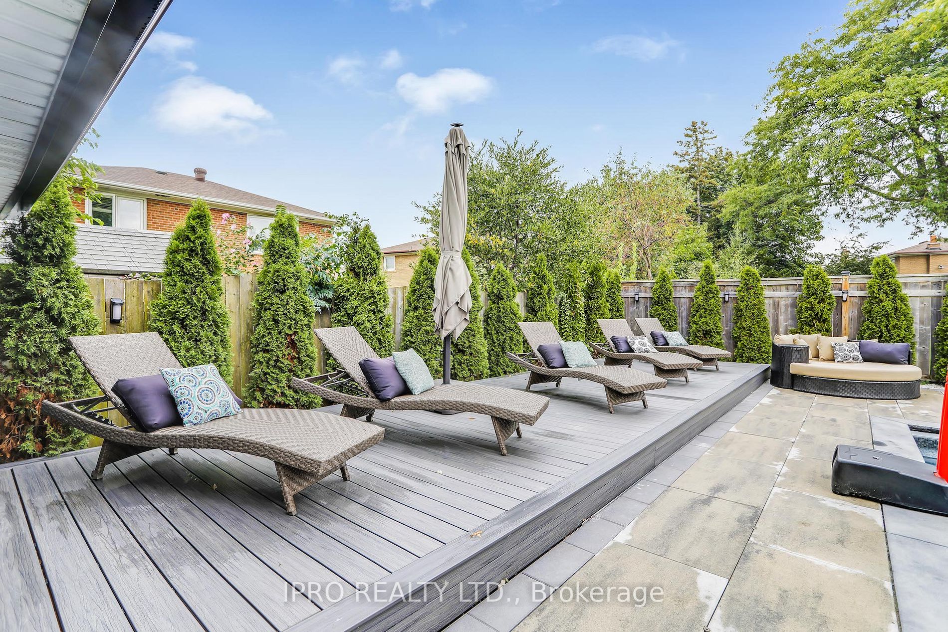 3484 Riverspray Cres