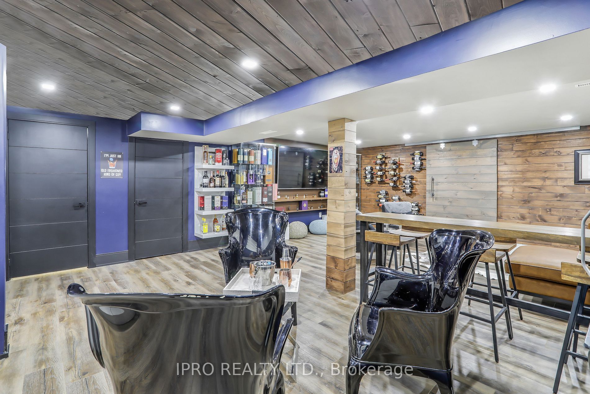 3484 Riverspray Cres