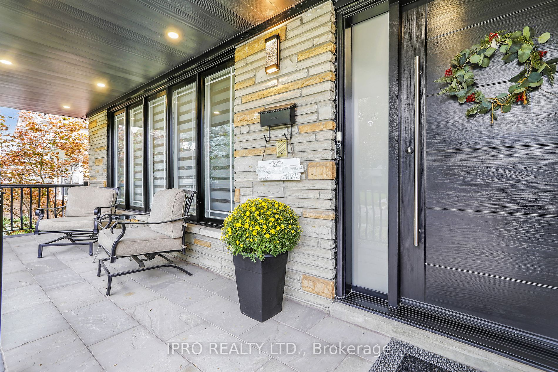 3484 Riverspray Cres