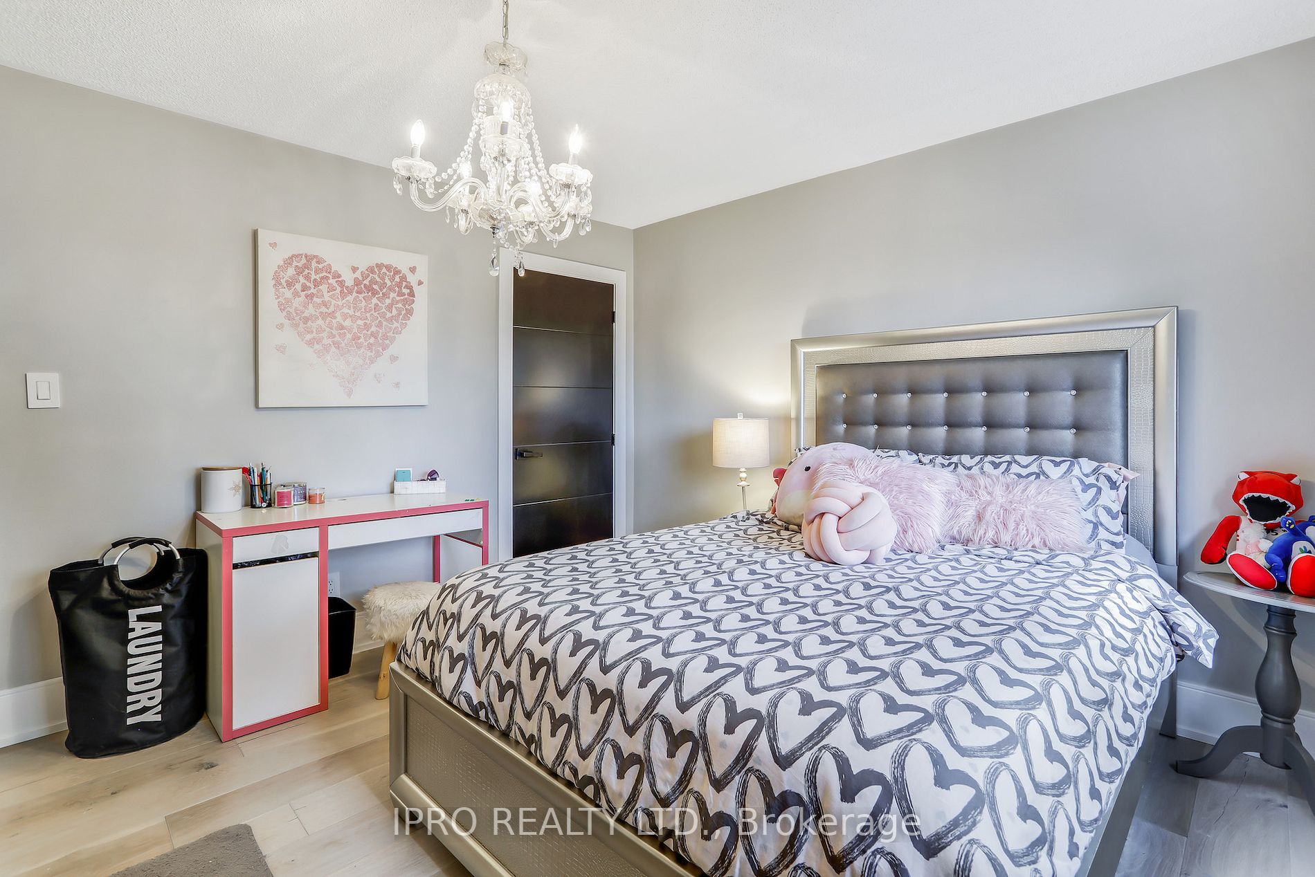 3484 Riverspray Cres