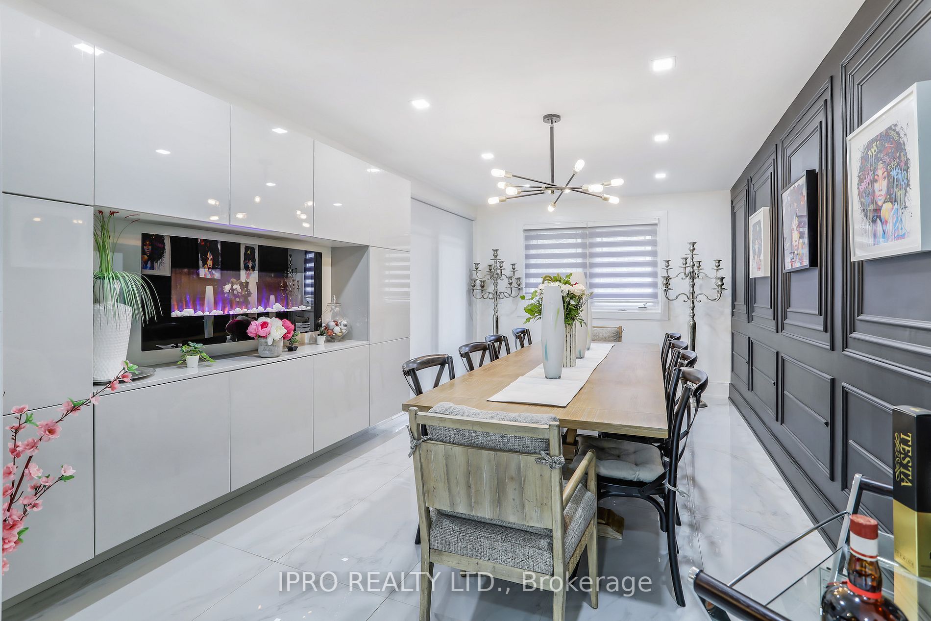 3484 Riverspray Cres