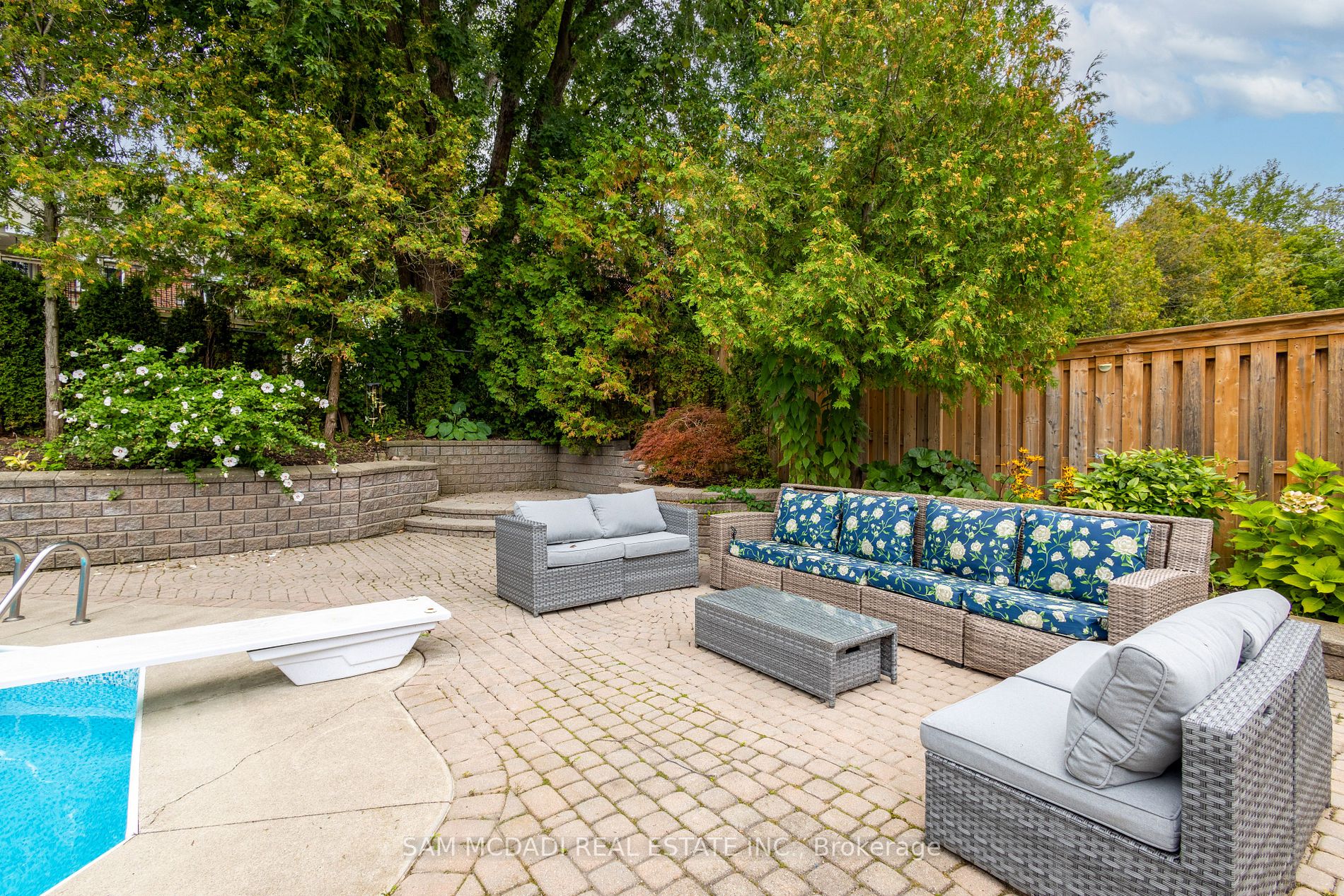 878 Silver Birch Tr