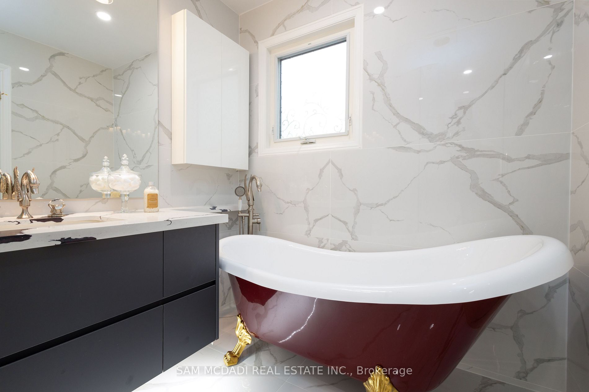 878 Silver Birch Tr