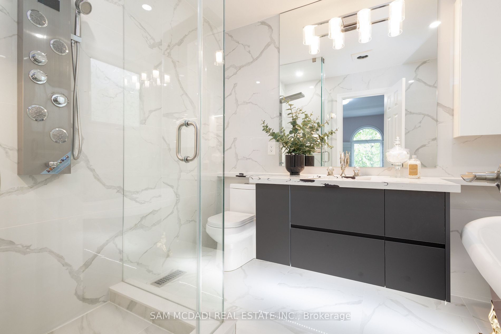 878 Silver Birch Tr