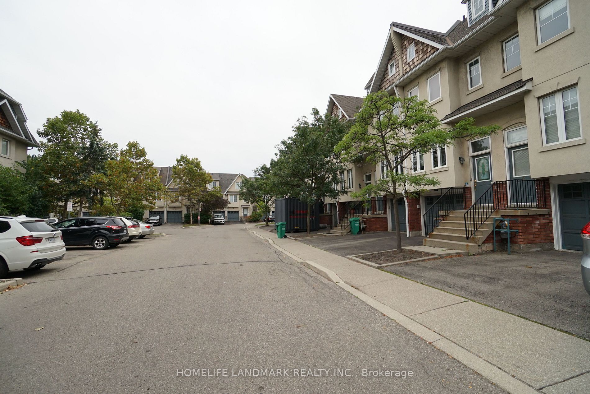 800 Dundas St W, #11