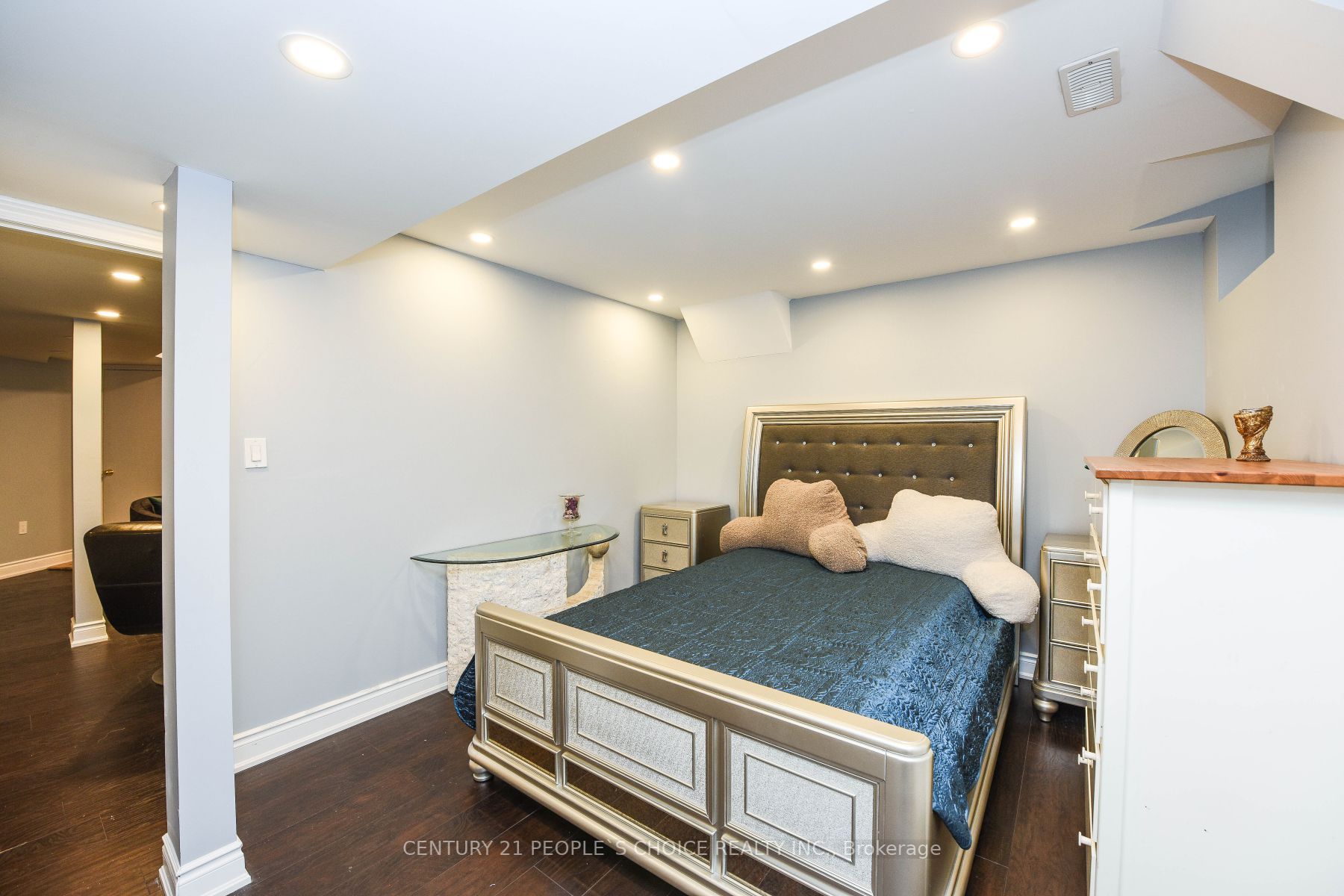 6 Sunley Cres