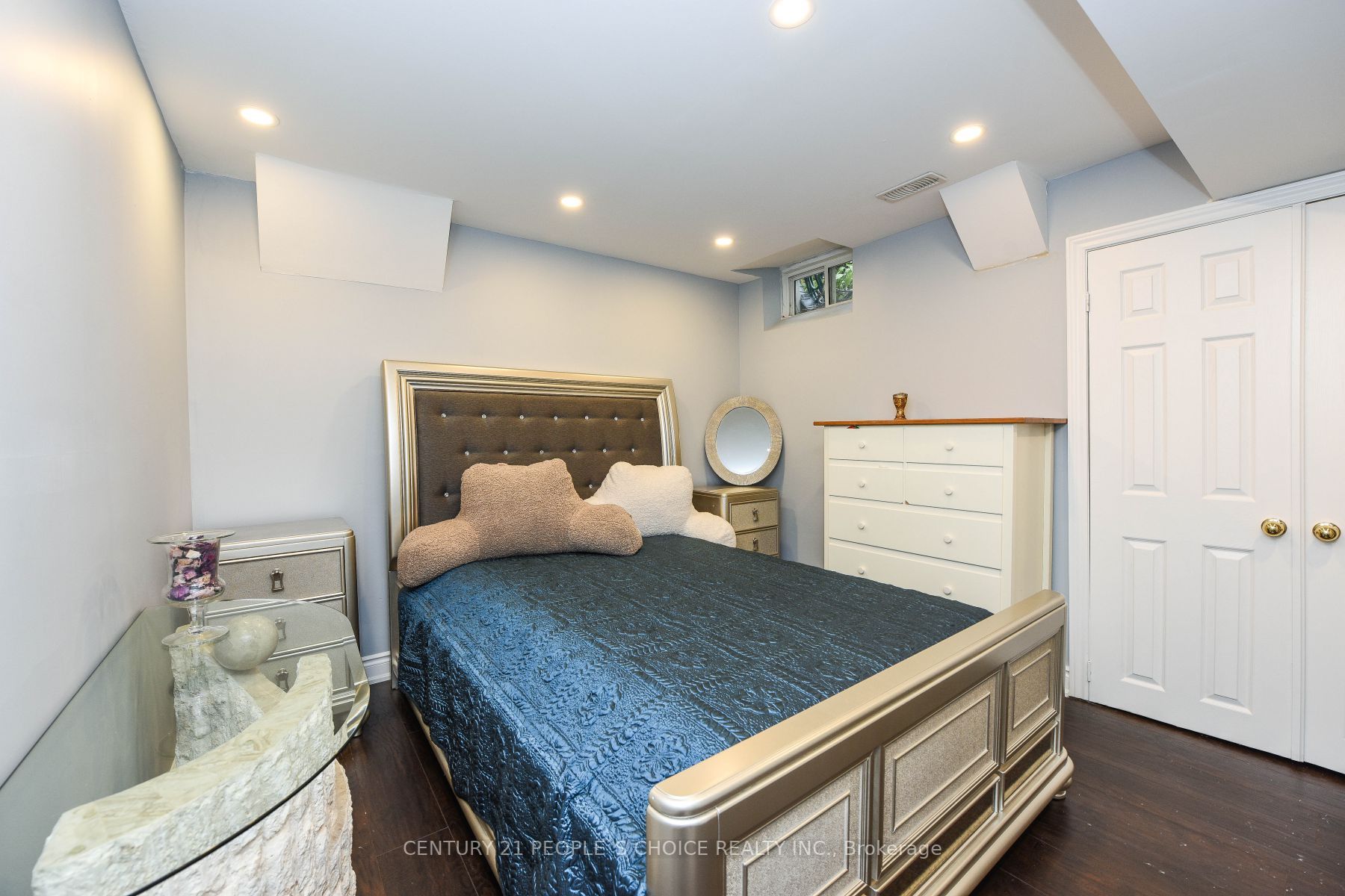 6 Sunley Cres