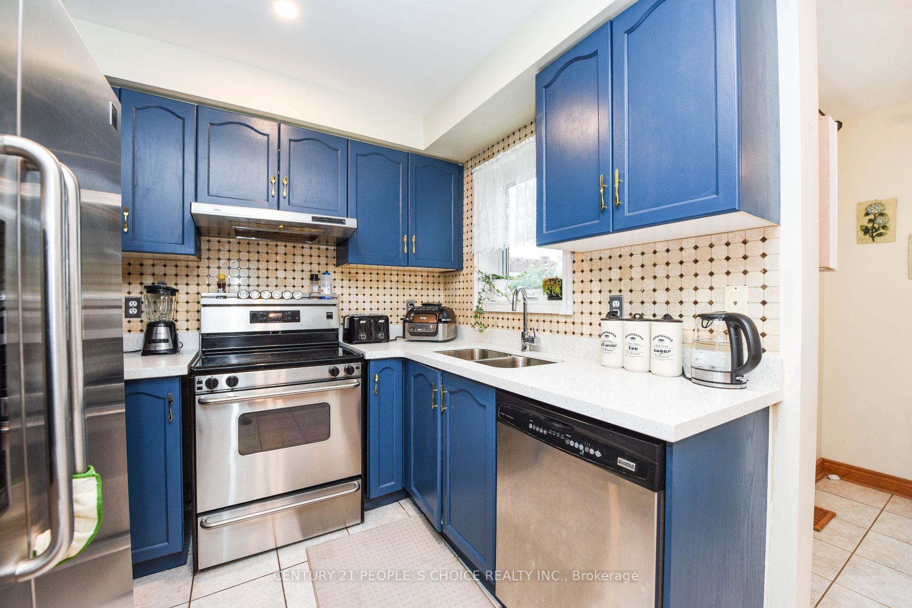 6 Sunley Cres