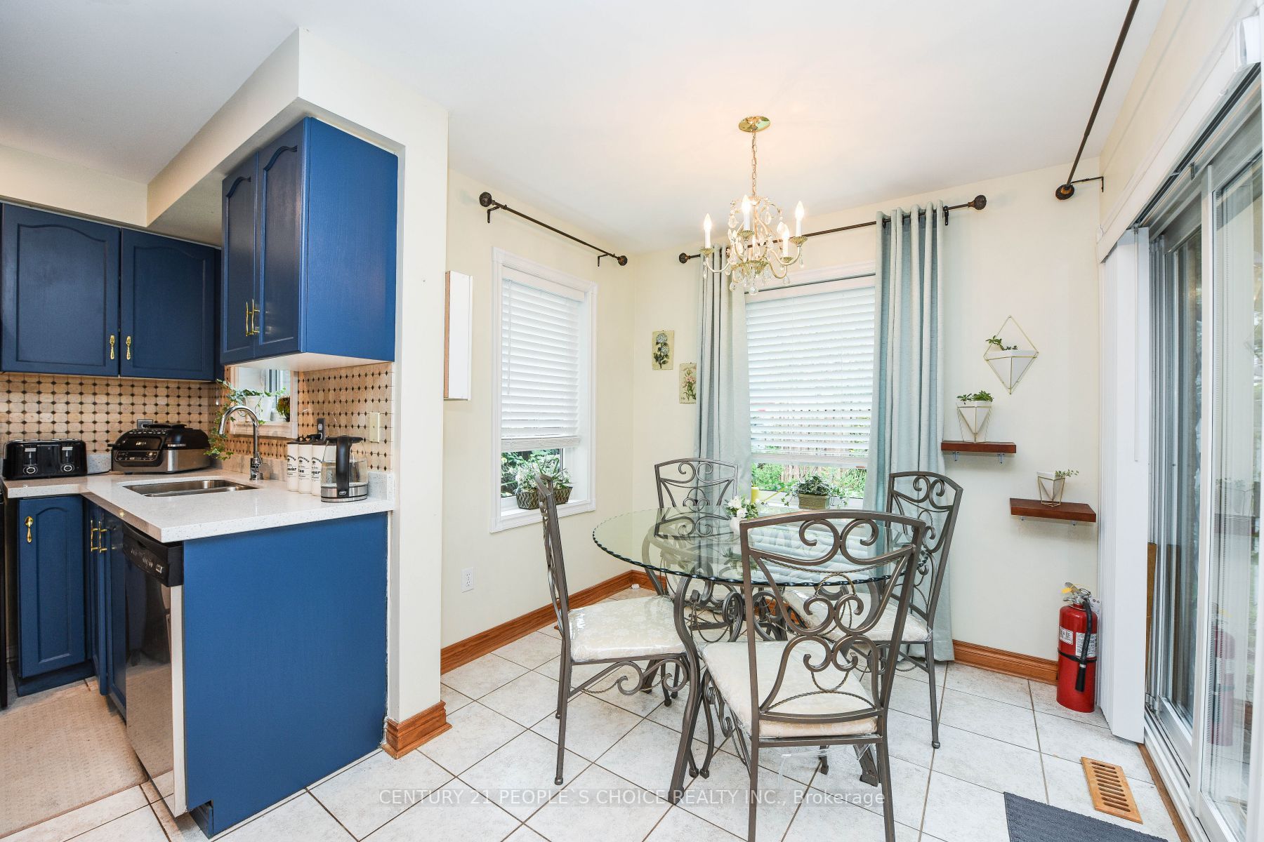 6 Sunley Cres