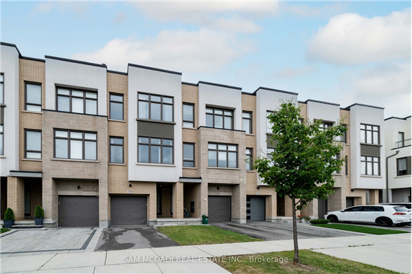220 Squire Cres