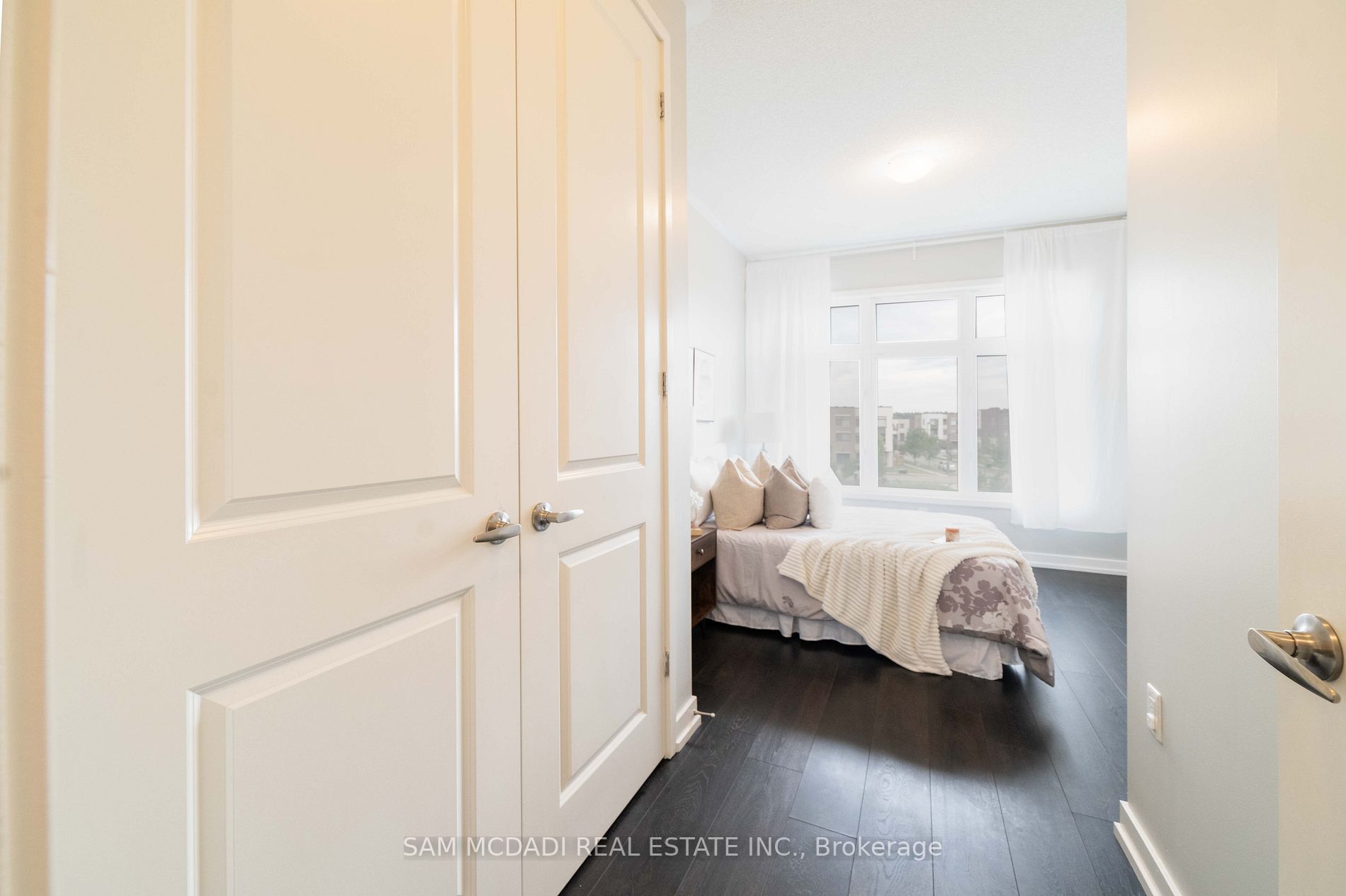 220 Squire Crescent