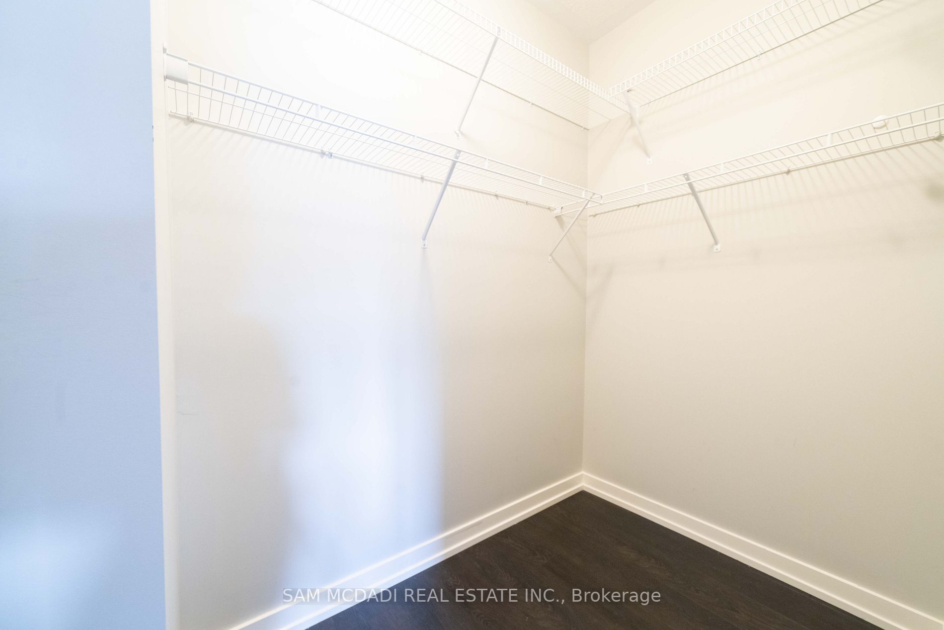 220 Squire Crescent