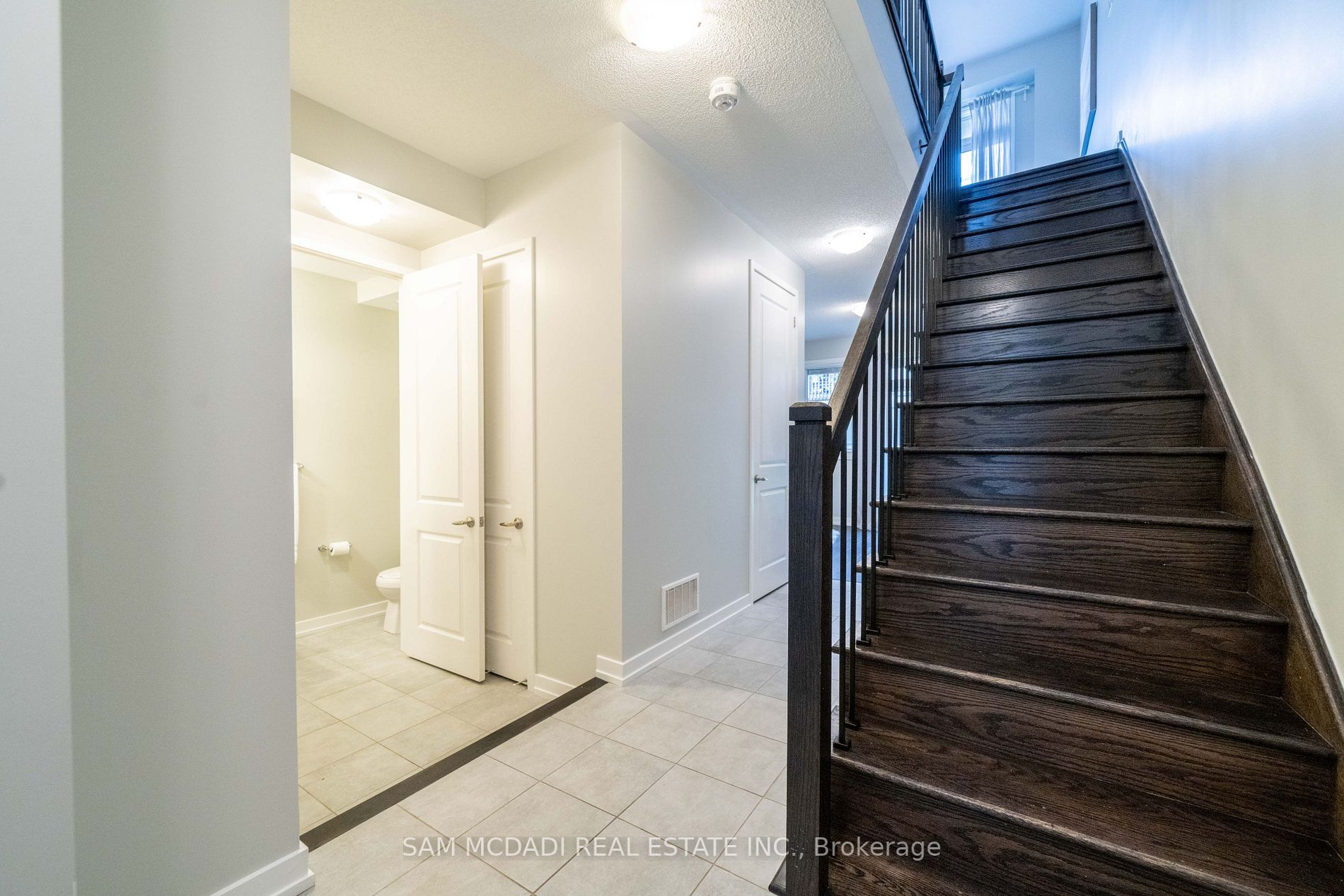 220 Squire Crescent