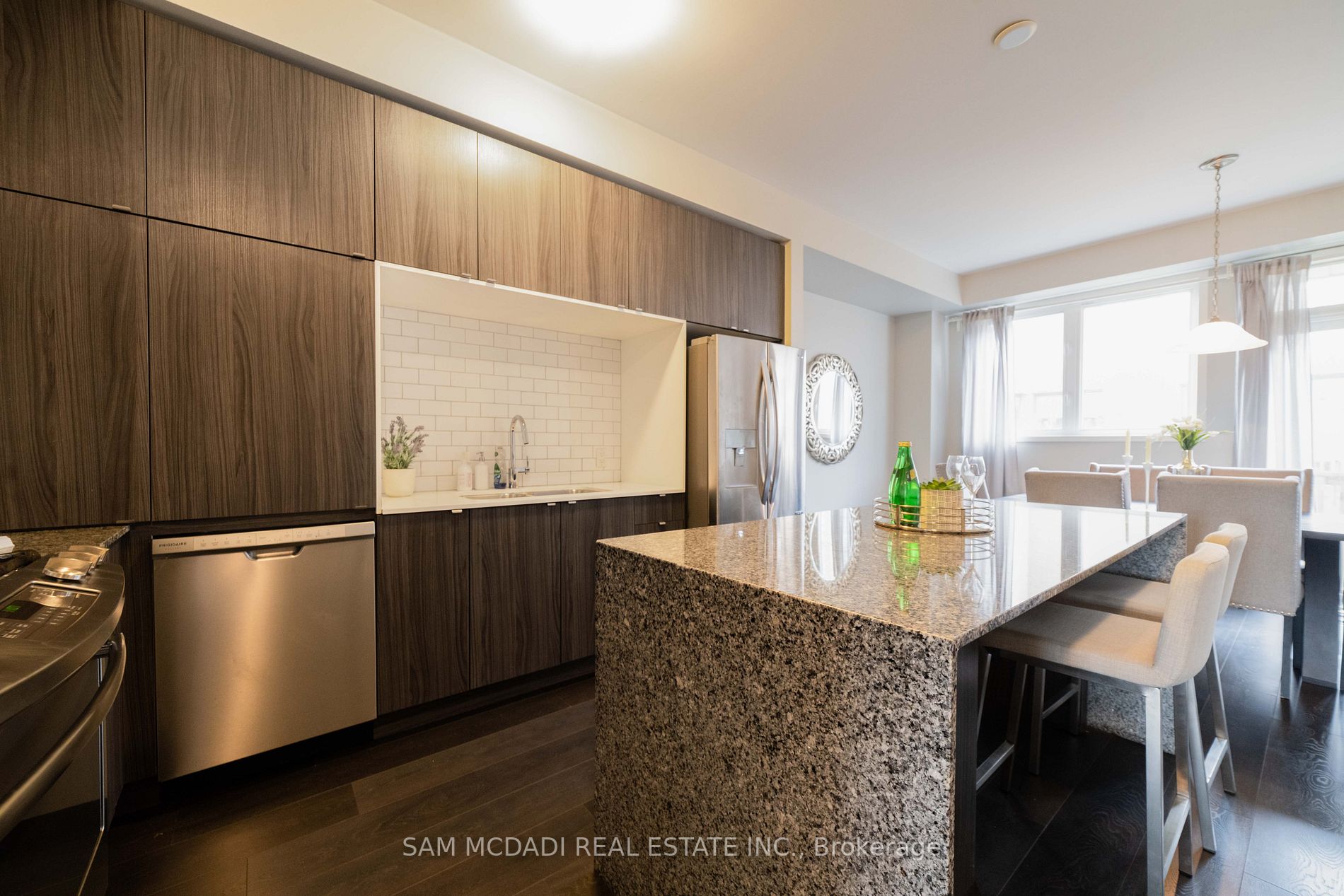 220 Squire Crescent