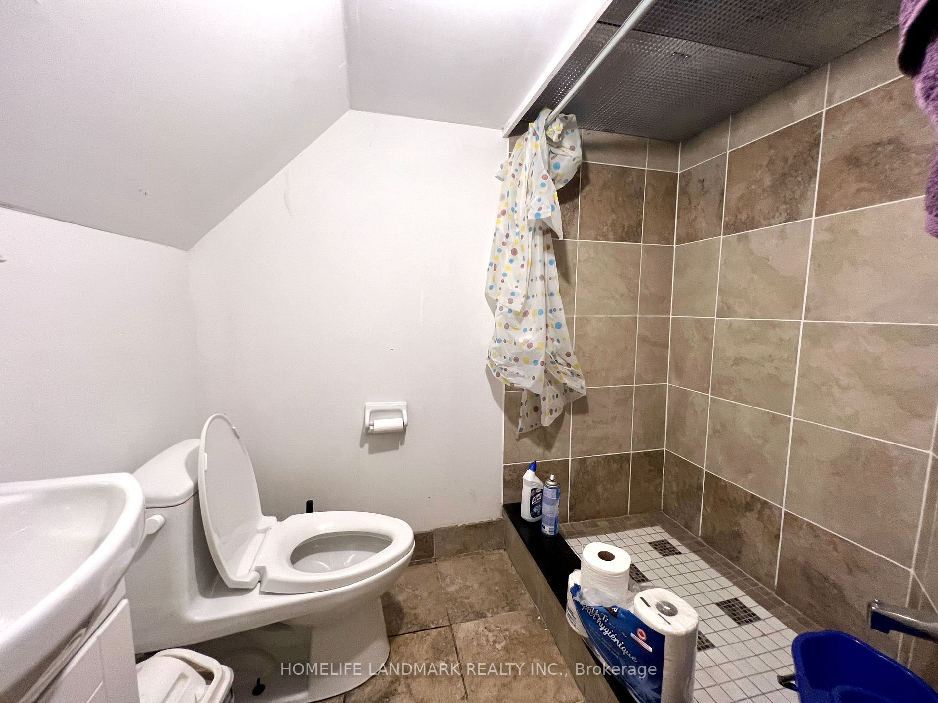 2374 Bloor St W