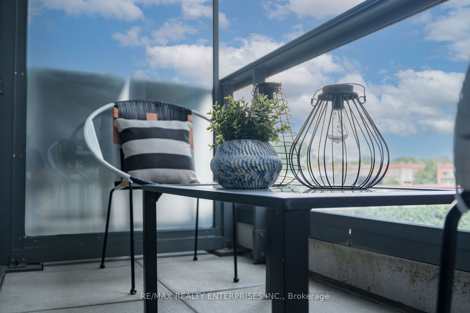 1 Hurontario St, #218