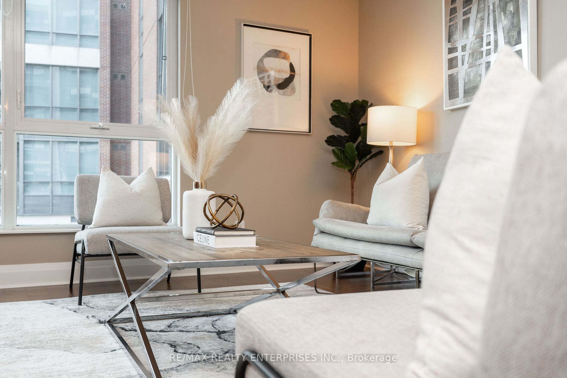 1 Hurontario St, #218