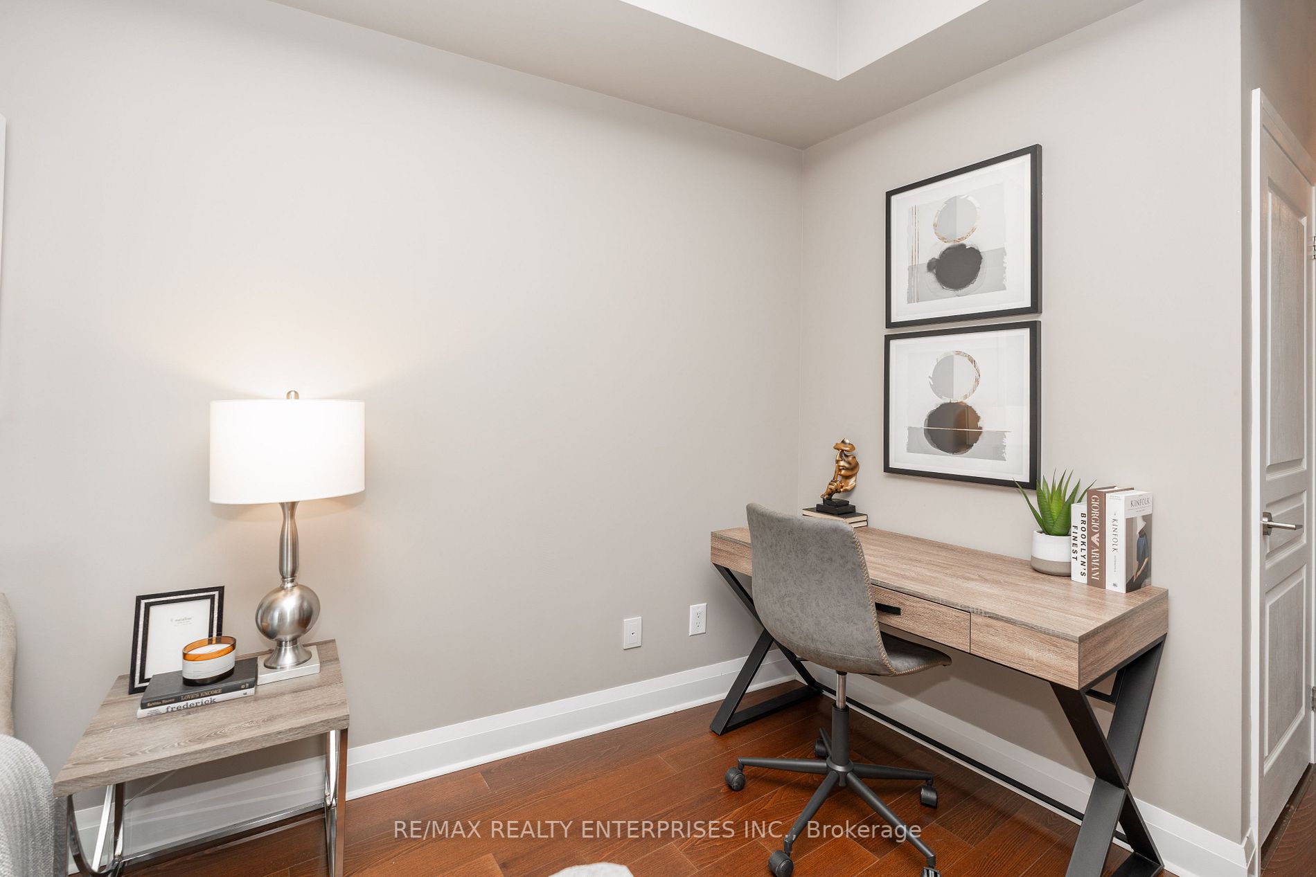 1 Hurontario St, #218