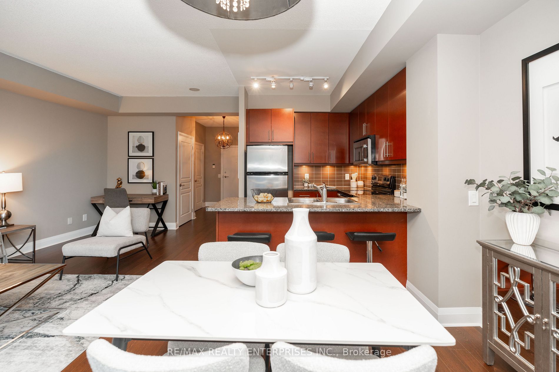 1 Hurontario St, #218