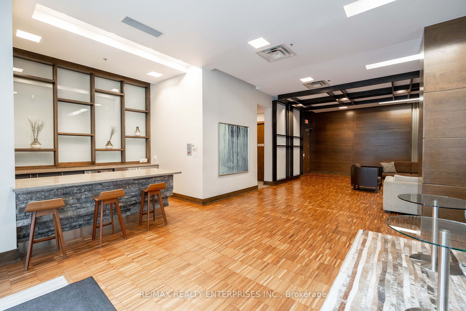 1 Hurontario St, #218