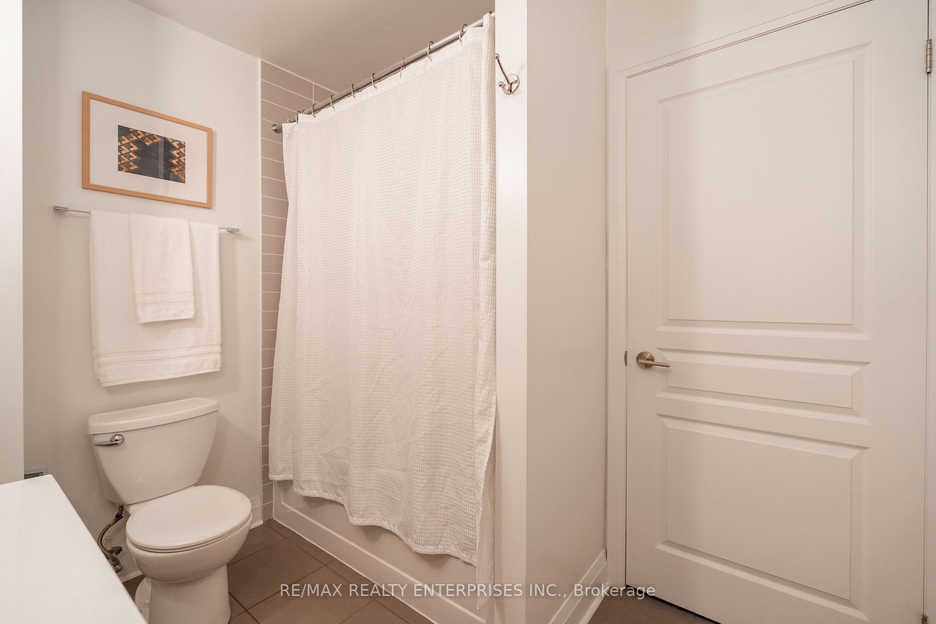 1 Hurontario St, #218