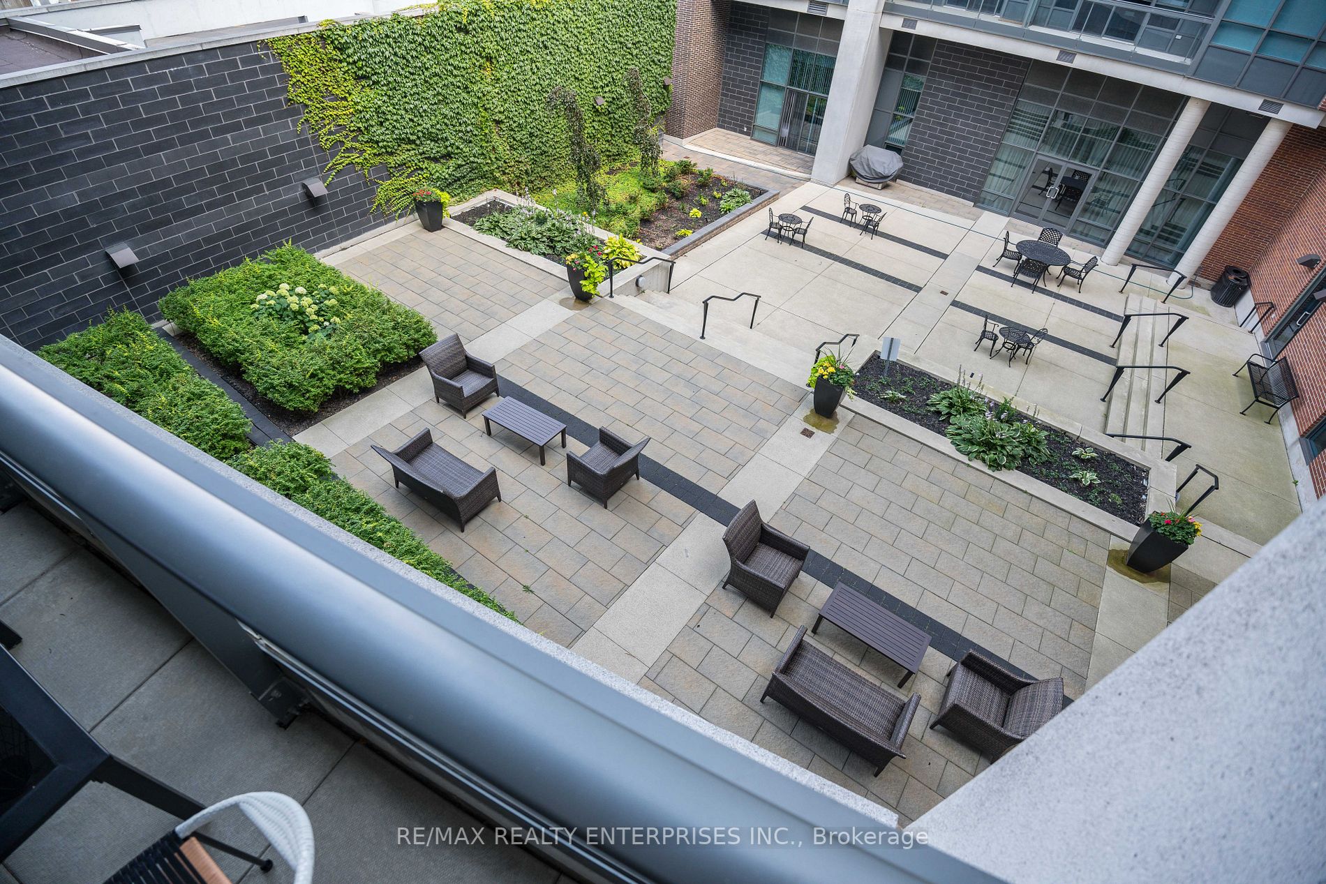 1 Hurontario St, #218