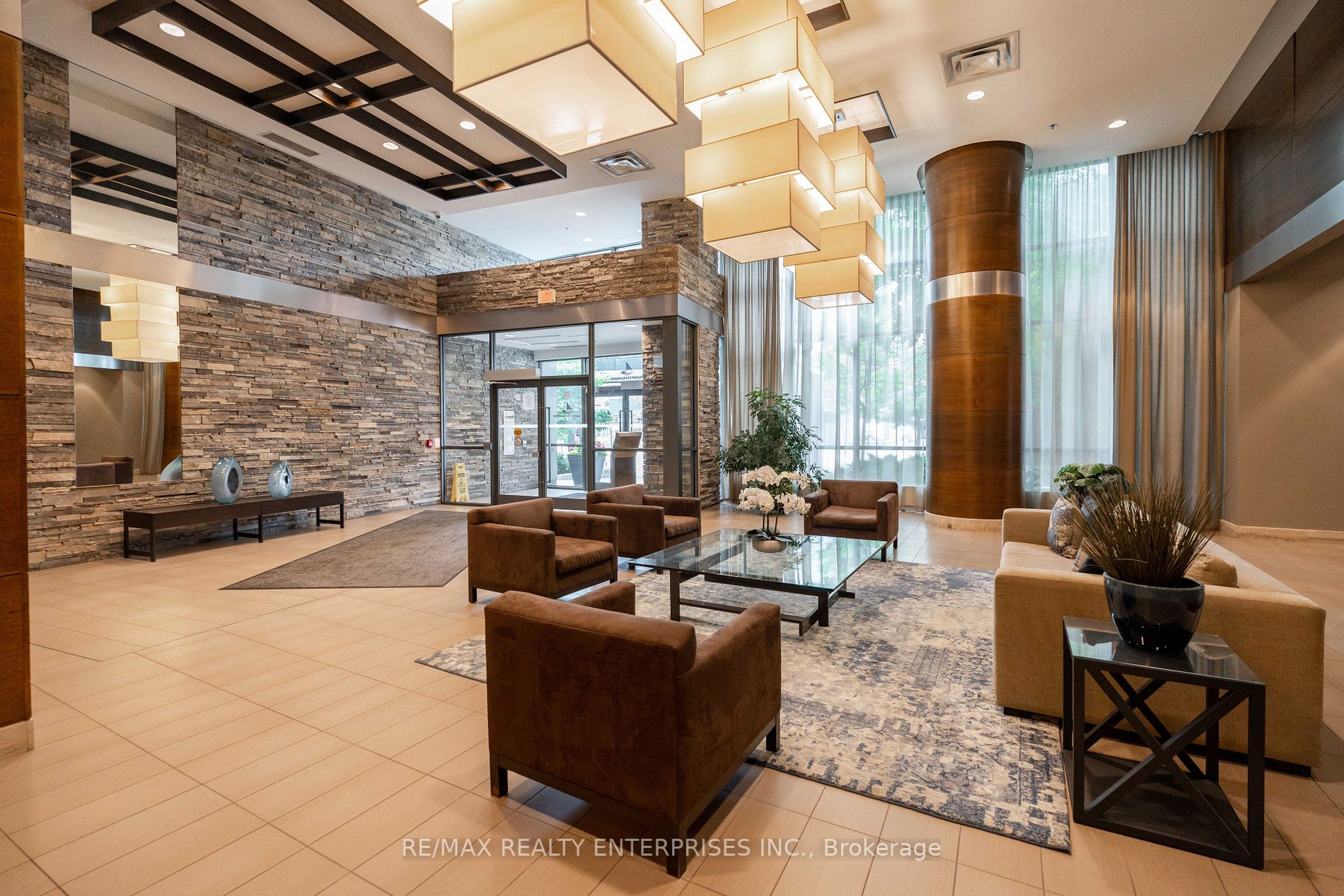 1 Hurontario St, #218