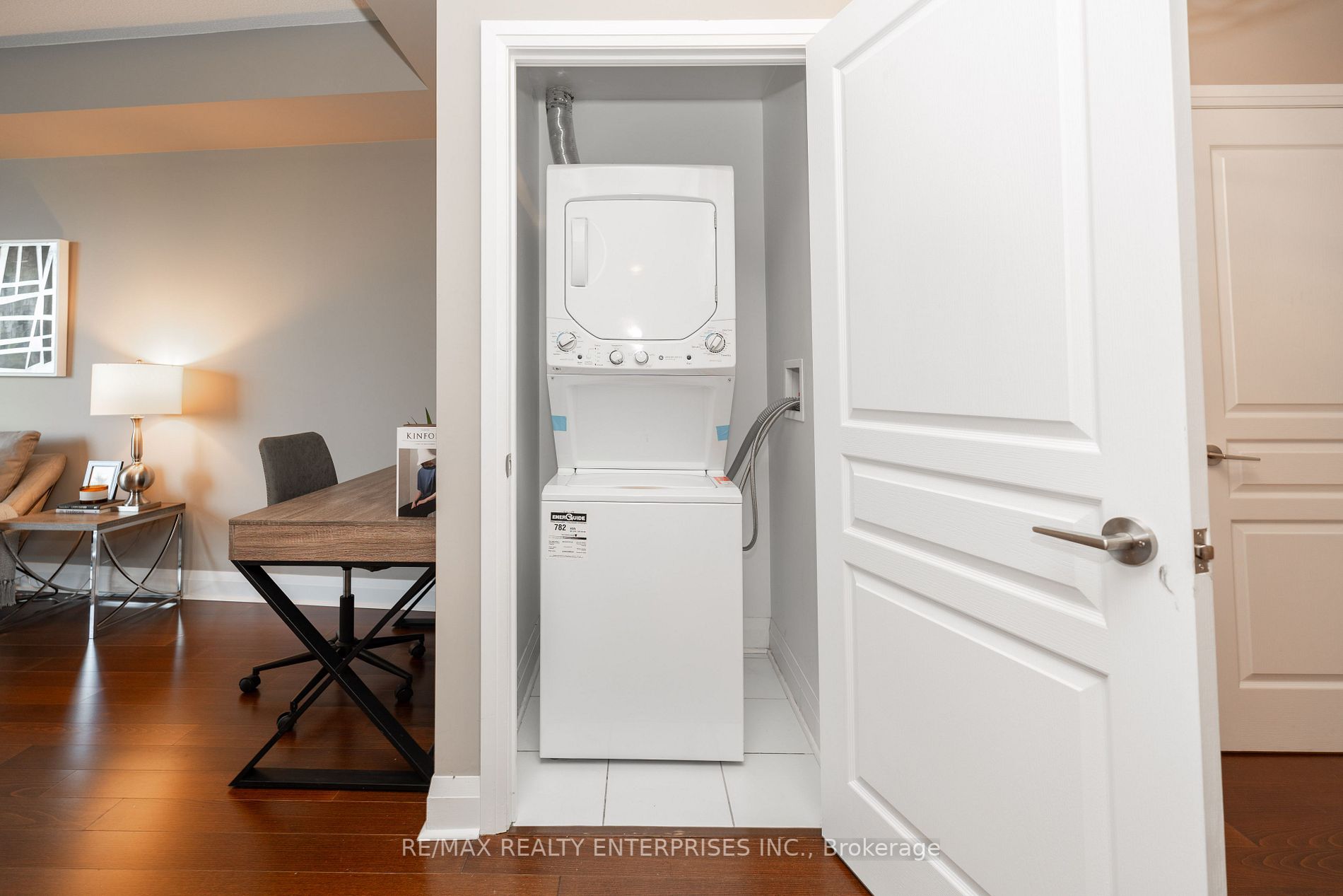 1 Hurontario St, #218